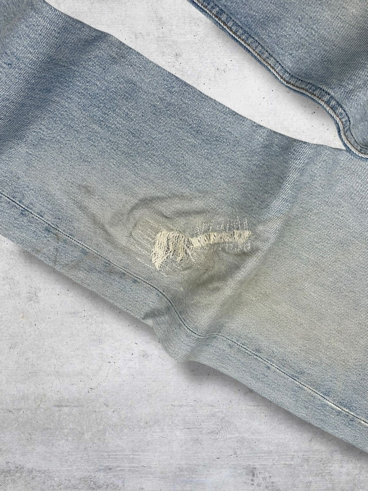 Levi's Vintage Clothing VINTAGE 501 LEVIS USA DESIGNER 90S OG RIPPED MUDWASH DENIM Size US 32 / EU 48 - 8 Thumbnail