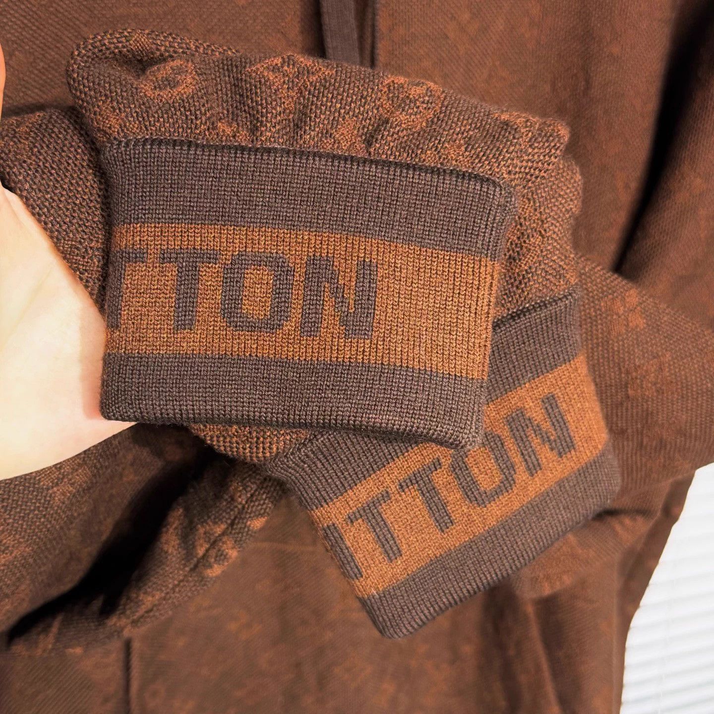 Louis Vuitton LV Brown Monogram Print Cuff Letter Logo Hoodie L Size US L / EU 52-54 / 3 - 6 Thumbnail