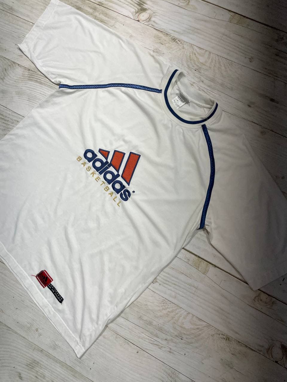 Adidas Vintage Adidas Basketball T-Shirt NBA Big Logo Y2K USA Size US XL / EU 56 / 4 - 4 Thumbnail