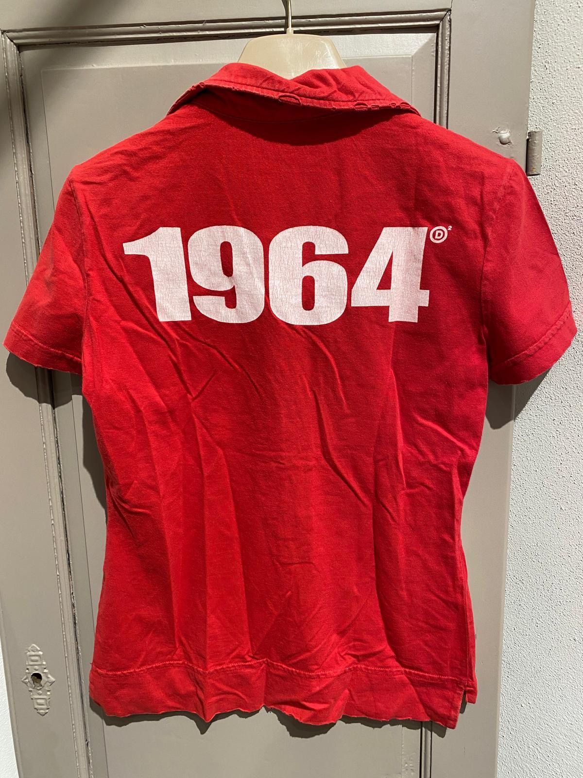 Dsquared2 Polo Dsquared2 Rossa con Stampa "1964" vintage primi 2000 Size S / US 4 / IT 40 - 1 Thumbnail