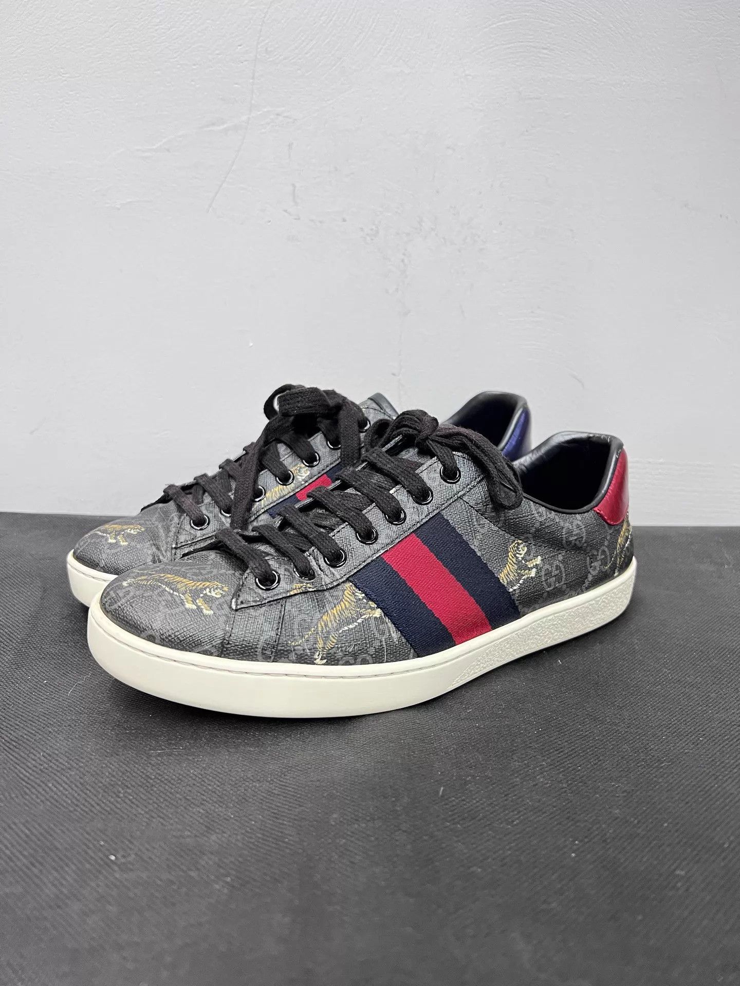 Gucci Gucci ACE Tiger Print Low-Top Sneaker UK5.5/EU39.5 Vintage Size US 6.5 / EU 39-40 - 1 Thumbnail