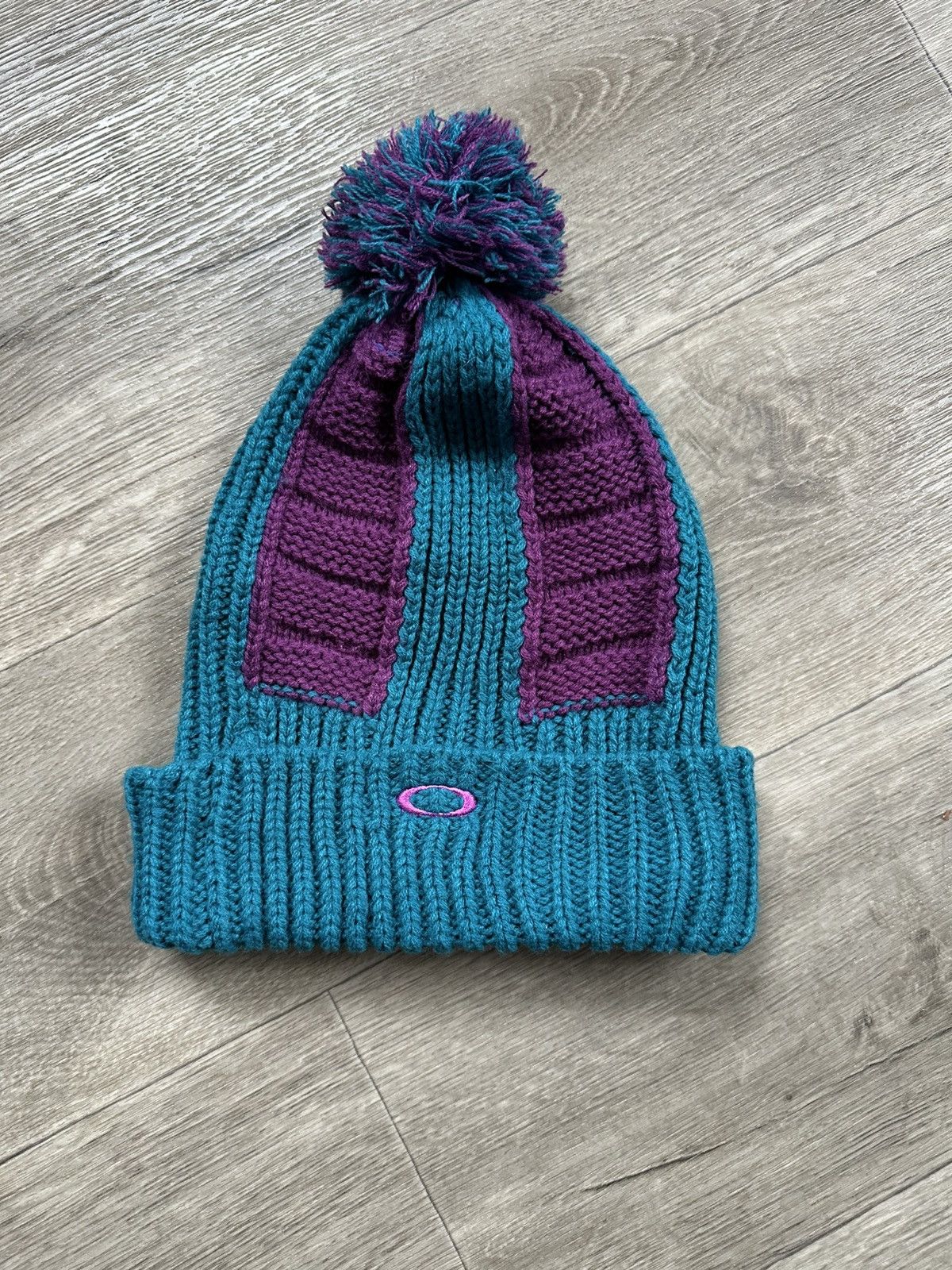 Oakley 🫧OAKLEY VINTAGE BEANIE POM POM HAT TEAL PURPLE SKI SNOW Size ONE SIZE - 1 Thumbnail