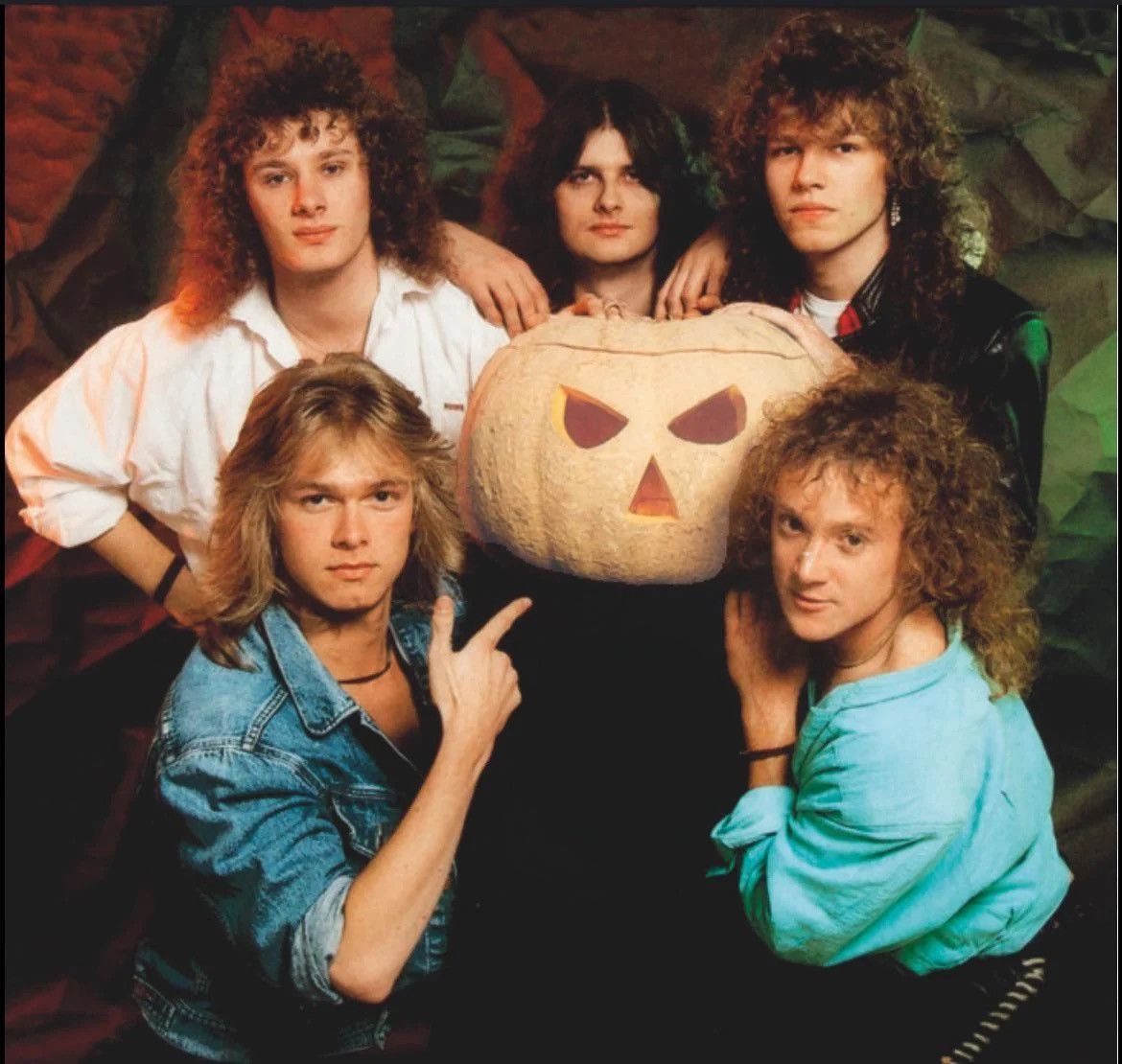 Vintage Vintage 1988’s HELLOWEEN Distrssed Tour Band Tshirt Size US M / EU 48-50 / 2 - 2 Thumbnail