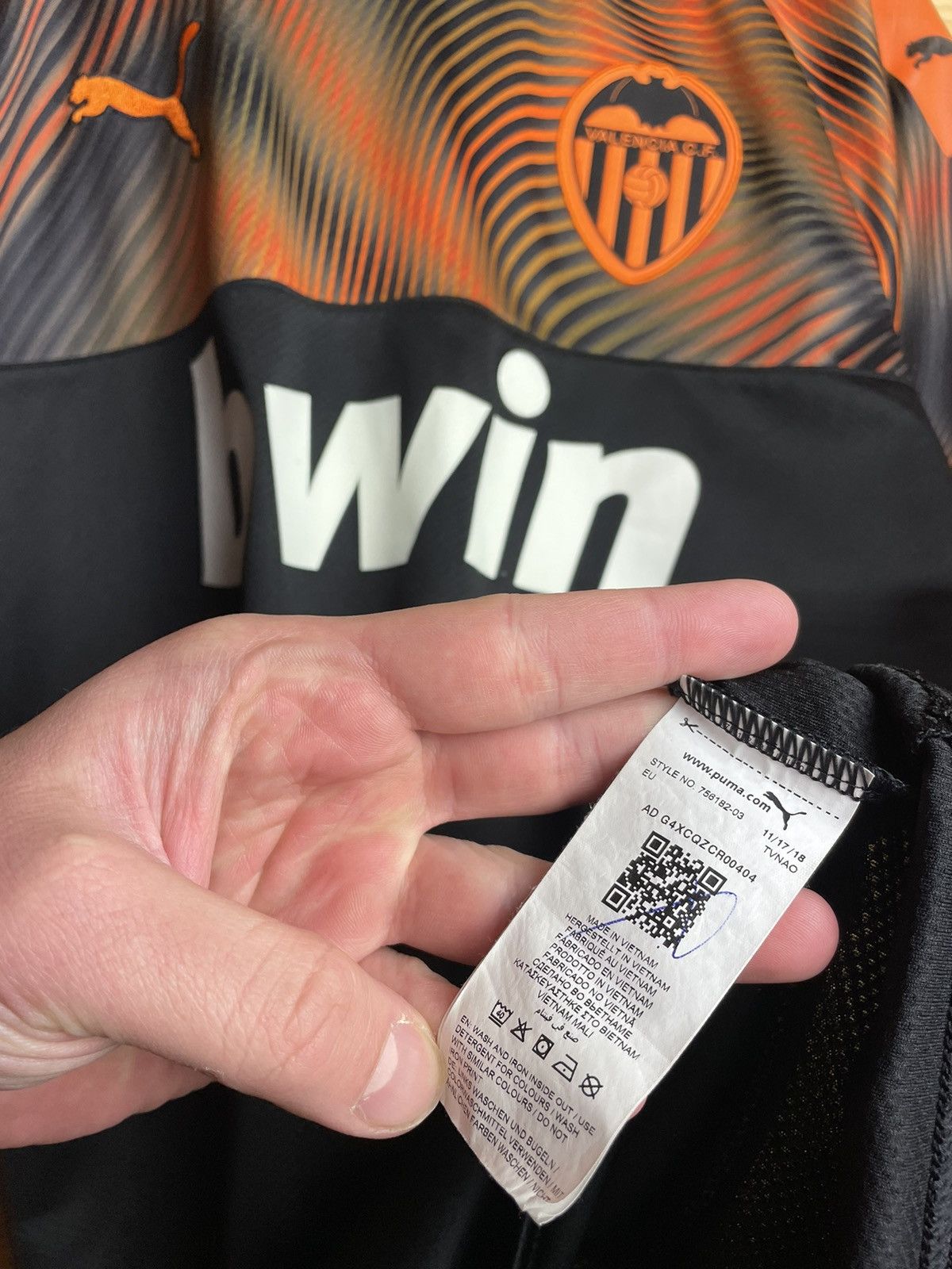 Puma Valencia CF Soccer Jersey 2019/2020 Puma Size M Football Size US M / EU 48-50 / 2 - 6 Thumbnail
