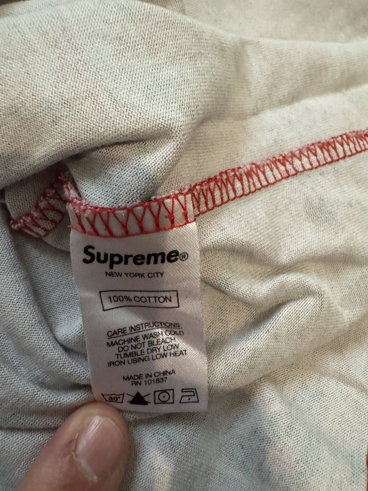 Supreme 2021 Supreme Red Bandana Tee Size US S / EU 44-46 / 1 - 6 Thumbnail