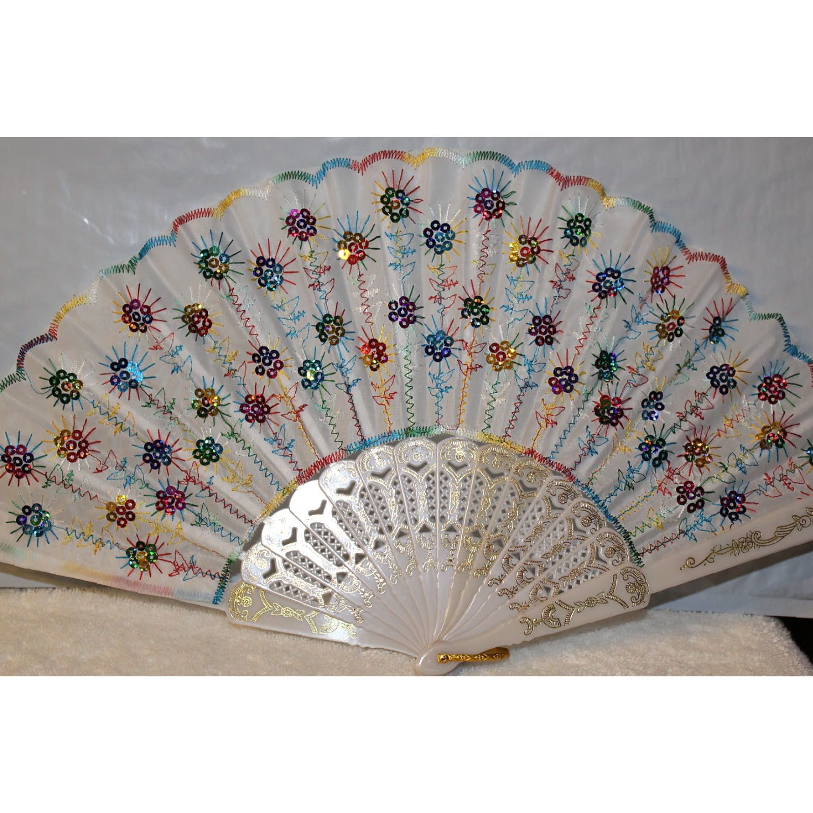 Vintage SET OF 2 SMALL HAND FANS WITH FLOWERS SEQUINS WHITE 16 INCHES UNBRANDED Size ONE SIZE - 2 Thumbnail