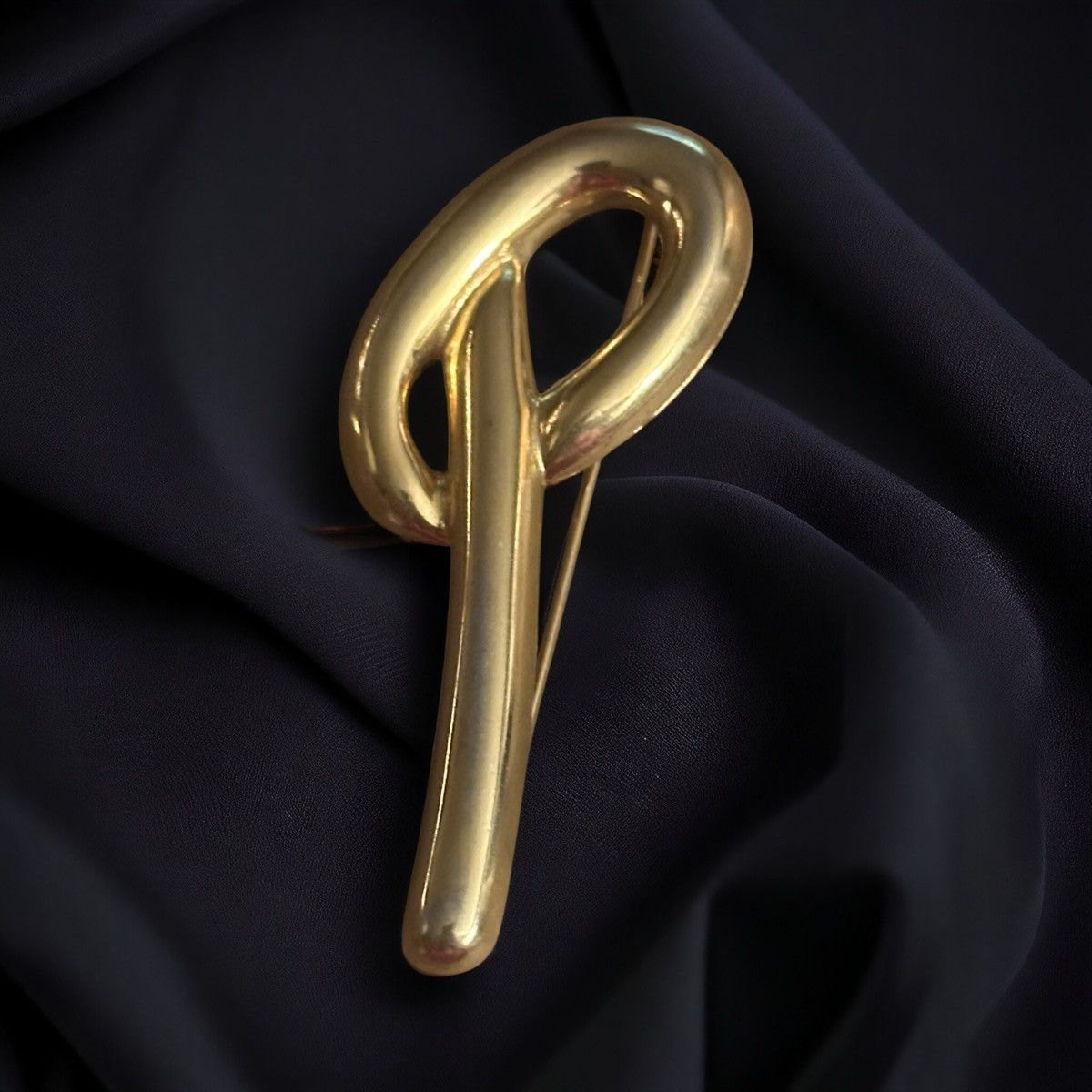 Vintage Vintage gold tone puffy letter P brooch Size ONE SIZE - 1 Thumbnail
