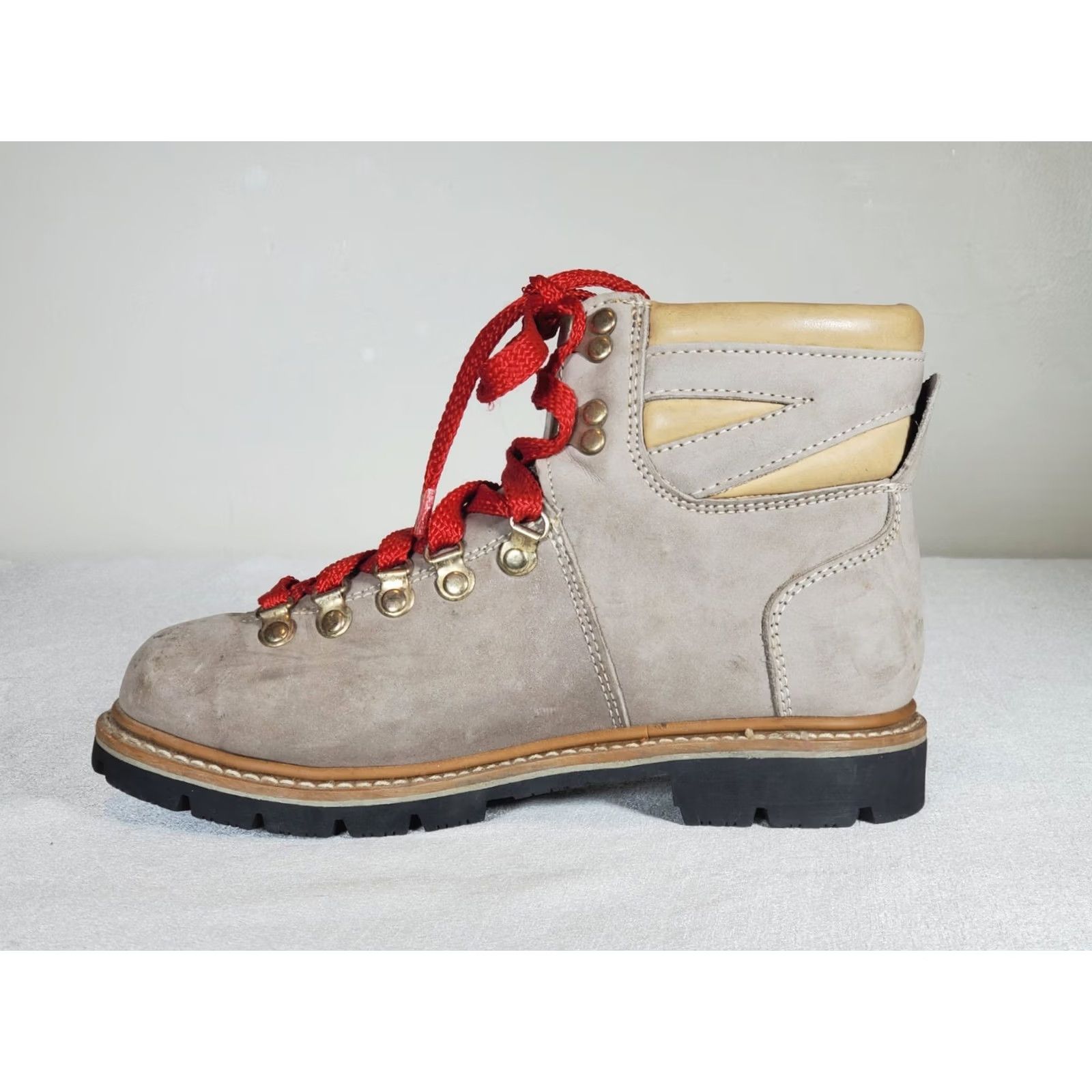 Pop Trading Company VINTAGE 90s Northeast Mountain Trading Company Hiking Boots Light Gray Nubuck Women’s US 8.5 1371-40 Boots Size US 9 / IT 39 - 3 Thumbnail