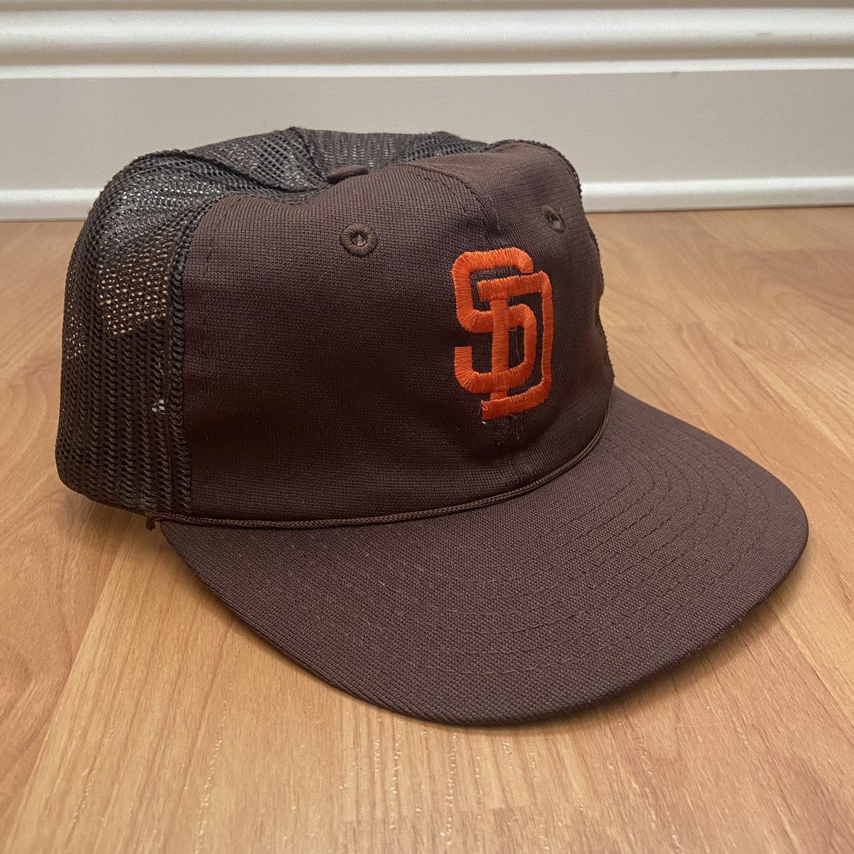 MLB × Vintage Vintage MLB Men’s San Diego Padres Logo Trucker Hat Size ONE SIZE - 3 Thumbnail