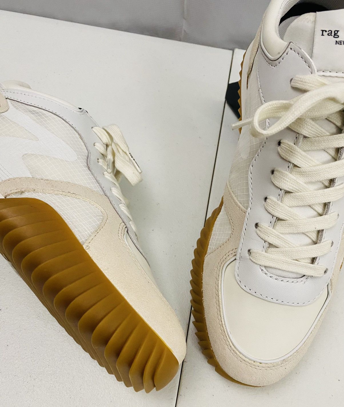 Rag & Bone Rag & Bone white/beige mesh/leather/suede retro runner NW Size US 10 / IT 40 - 17 Thumbnail