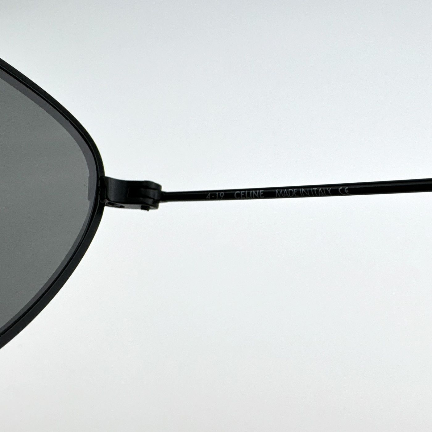 Celine NEW Celine CL40077U 02A Pilot Unisex Sunglasses CL 40077U Size ONE SIZE - 9 Thumbnail