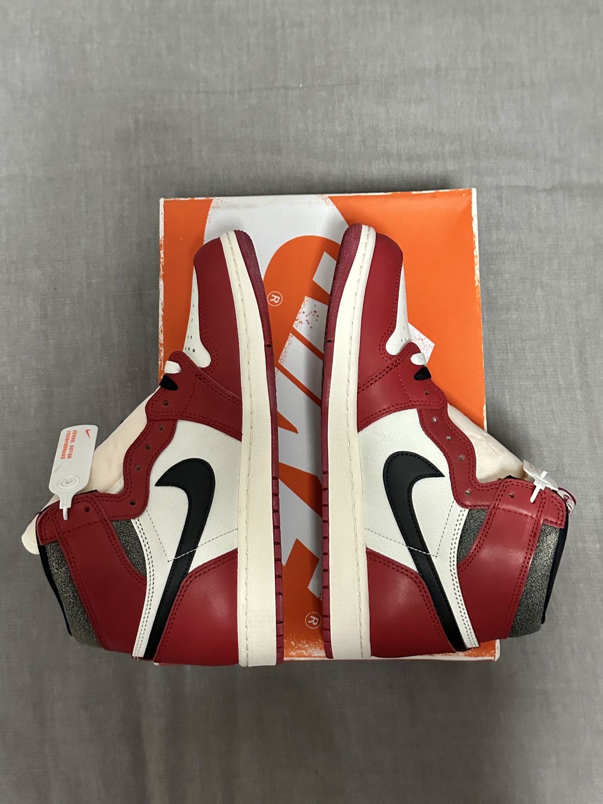 Jordan Brand × Nike Jordan 1 Retro High OG Chicago Lost and Found size 9.5 Size US 9.5 / EU 42-43 - 3 Thumbnail
