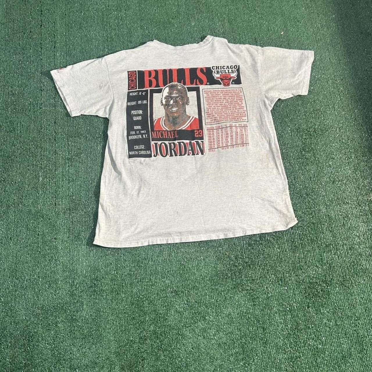 Nutmeg VINTAGE 1990S MICHAEL JORDAN NBA CHICAGO BULLS STAT-LINE T Size US L / EU 52-54 / 3 - 5 Thumbnail