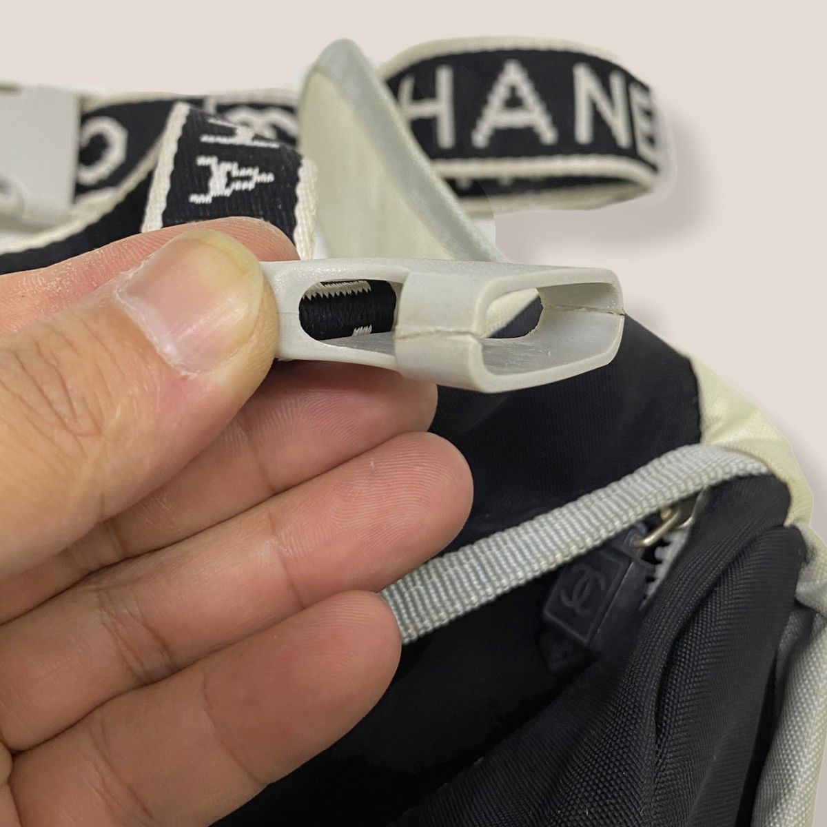 Chanel ‼️YES‼️AUTHENTIC VINTAGE CHANEL SPORT LINE WAIST BAG CC LOGO Size ONE SIZE - 16 Thumbnail