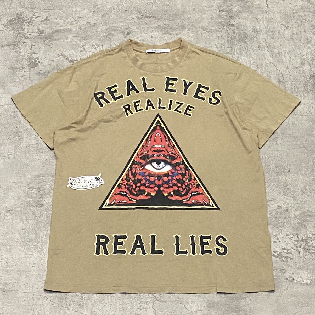 Givenchy Givenchy Real Eyes Realize Real Lies Size US M / EU 48-50 / 2 - 1 Thumbnail