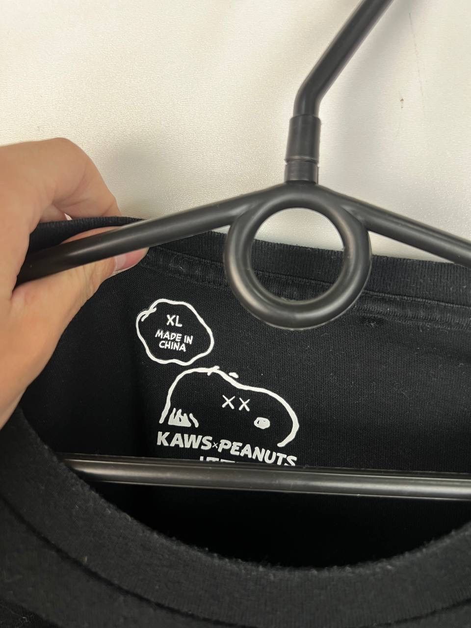 Kaws Kaws Peanuts Uniqlo movie t-shirts size XL Size US XL / EU 56 / 4 - 5 Thumbnail