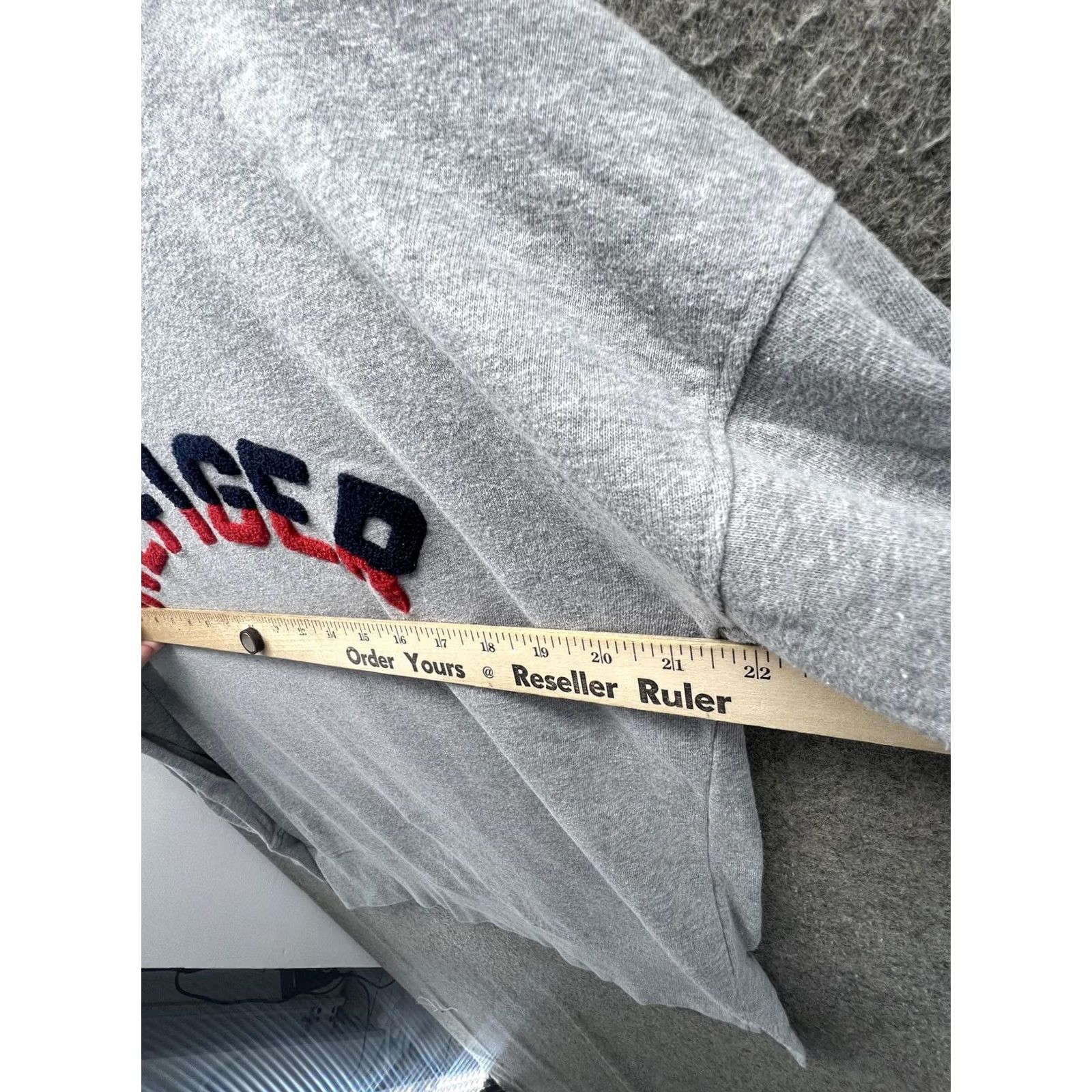 Tommy Hilfiger Tommy Hilfiger Women Medium Gray Fleece Long Sleeve Scoop Neck Shirt Embroidered Size M / US 6-8 / IT 42-44 - 4 Thumbnail