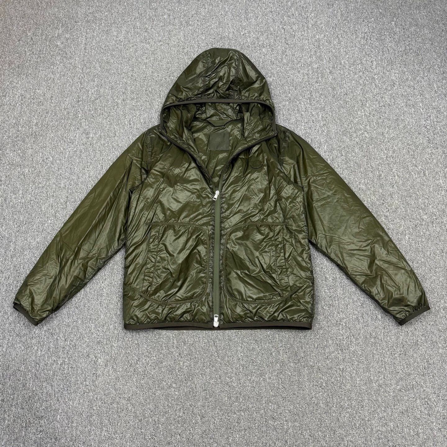 Moncler Moncler Green Hooded Puffer Jacket 3 99 New Minor Hole Size L / US 10 / IT 46 - 1 Thumbnail