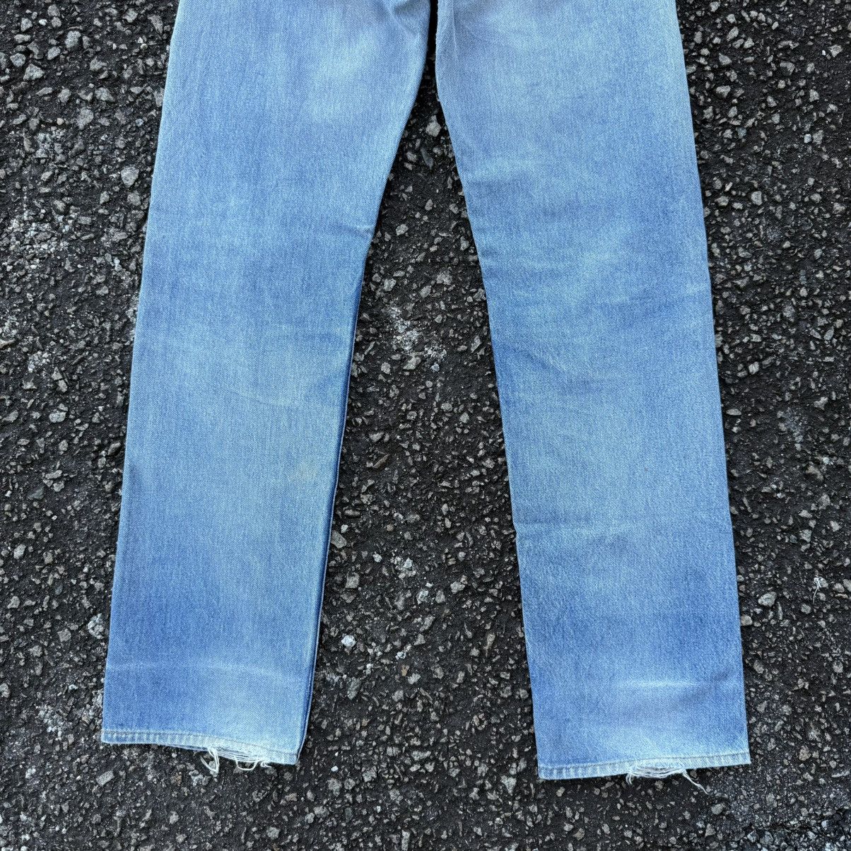 Levi's Vintage Clothing VINTAGE LEVI’S 501 USA LIGHT WASH RIPPED JEAN DENIM PANTS Size US 31 - 11 Thumbnail