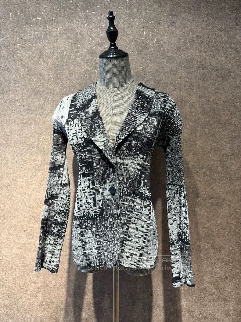 Issey Miyake Issey Miyake Mosaic Print Cardigan Coat Top Size M / US 6-8 / IT 42-44 - 1 Thumbnail
