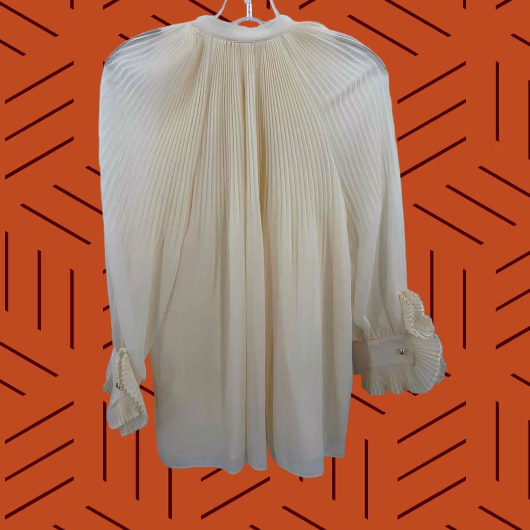 Tory Burch Pre-Owned Tory Burch Ivory Size 2 Pleated Button Down Size XS / US 0-2 / IT 36-38 - 1 Thumbnail