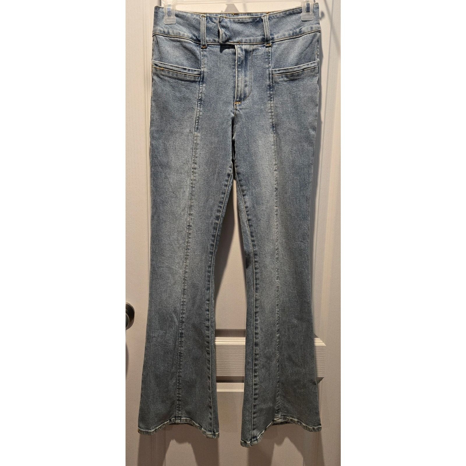 Forever 21 Forever 21 Mid rise flare jeans sz 27 Size 27" / US 4 / IT 40 - 1 Thumbnail