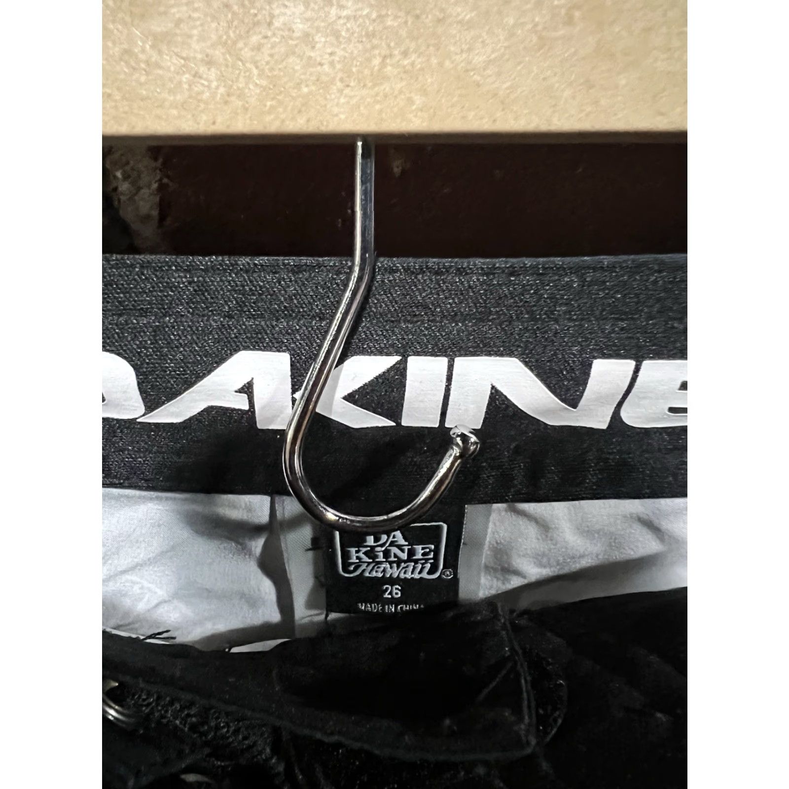 Dakine Dakine Womens Black Floral Pattern Swim Shorts Bottoms 26 Dark Floral Pattern Swim Shorts Womens 26 Black Dakine Women’s Size 26" / US 2 / IT 38 - 3 Thumbnail