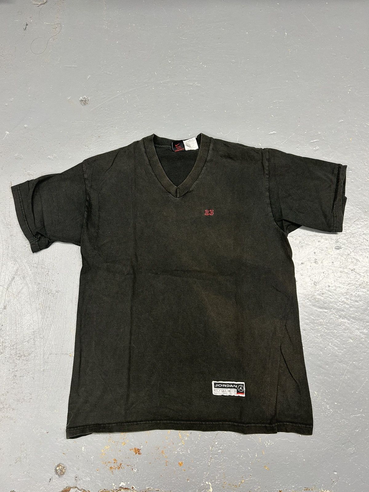 Jordan Brand × Nike × Vintage Crazy Vintage 90s Essential Nike Jordan Black Tee Shirt 23 Size US M / EU 48-50 / 2 - 1 Thumbnail