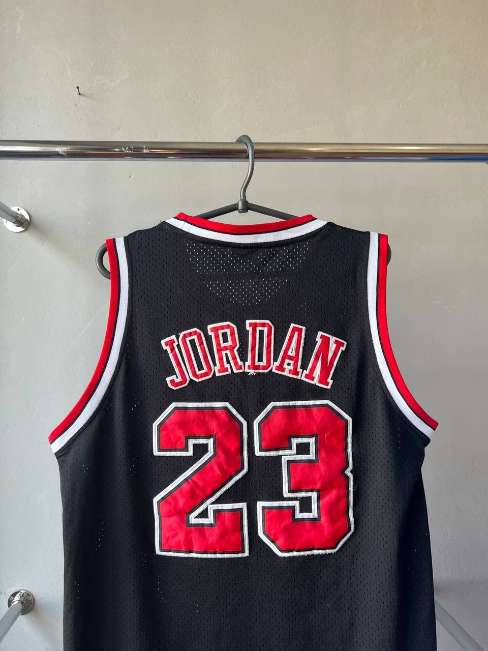 NBA 2001 CHICAGO BULLS #23 JORDAN NIKE BASKETBALL JERSEY ICONIC Size US S / EU 44-46 / 1 - 11 Thumbnail