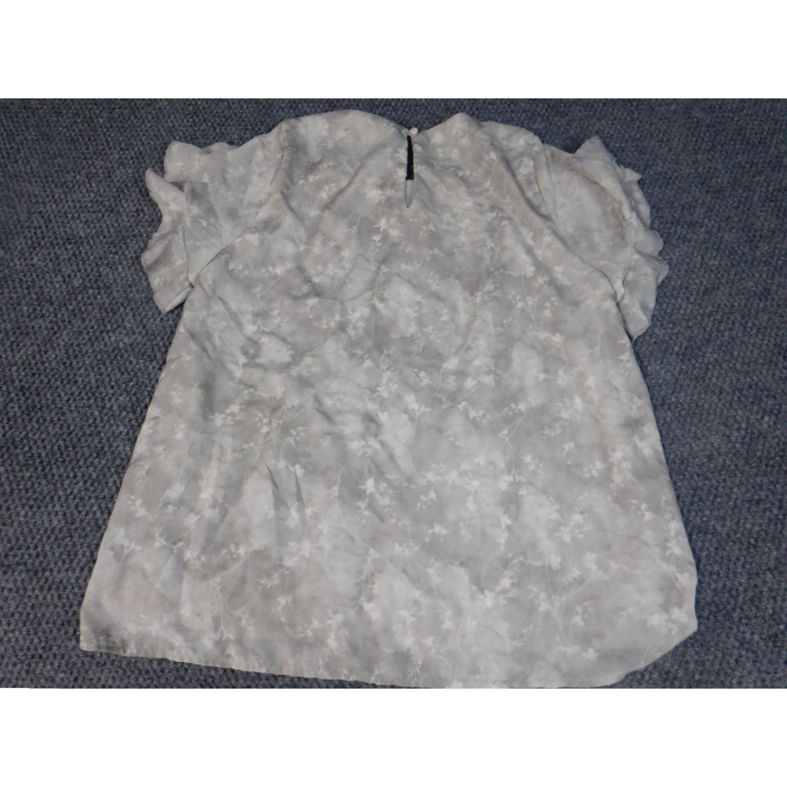 Vintage Gilli Blouse Shirt Womens Small Gray Floral Cotton Dolman Sleeve Round Neck Pullover Short Sleeve Casual Regular Size S Buttons Size S / US 4 / IT 40 - 7 Thumbnail