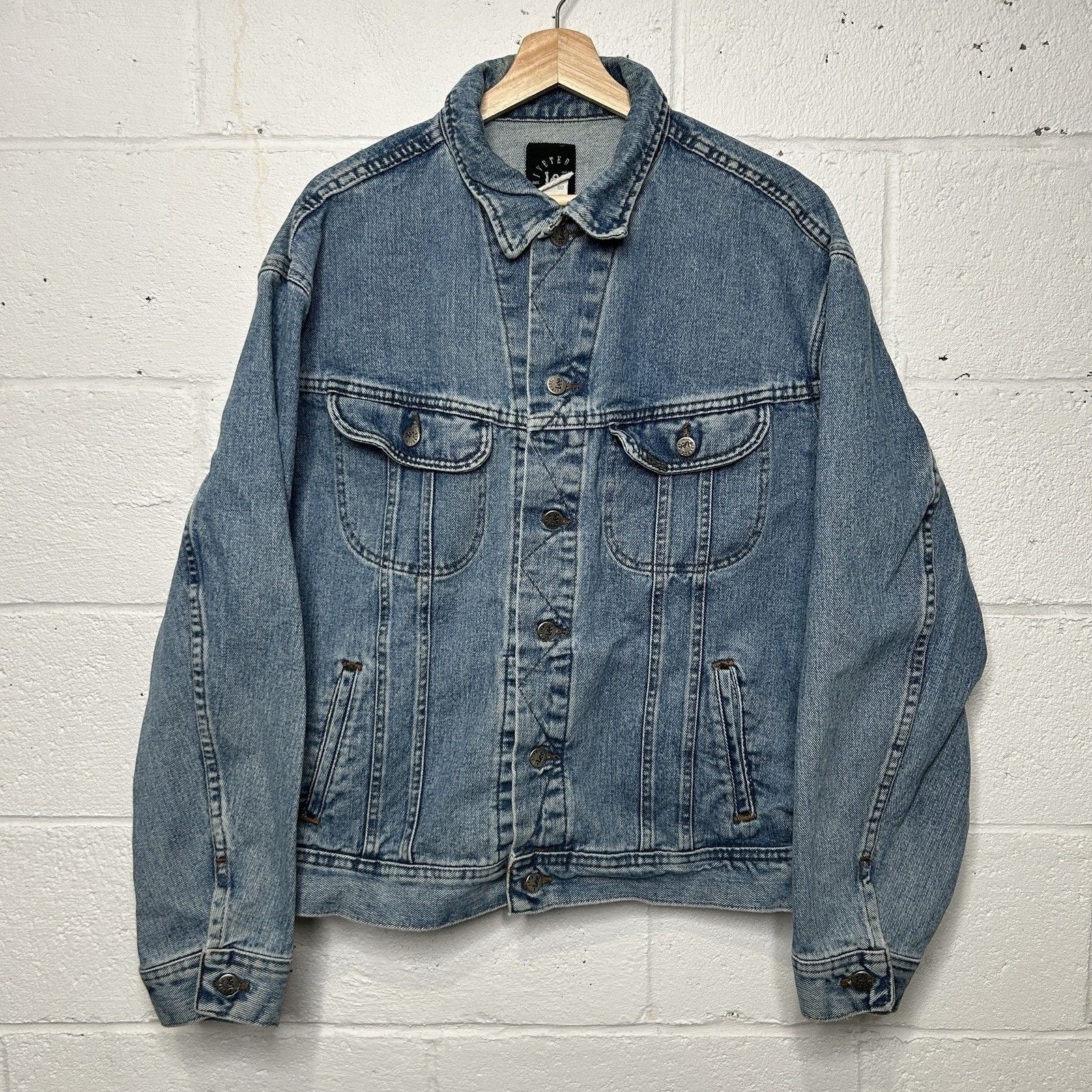 Vintage Vintage Lee Riveted Denim Trucker Jacket “Light Wash” Size US XL / EU 56 / 4 - 1 Thumbnail