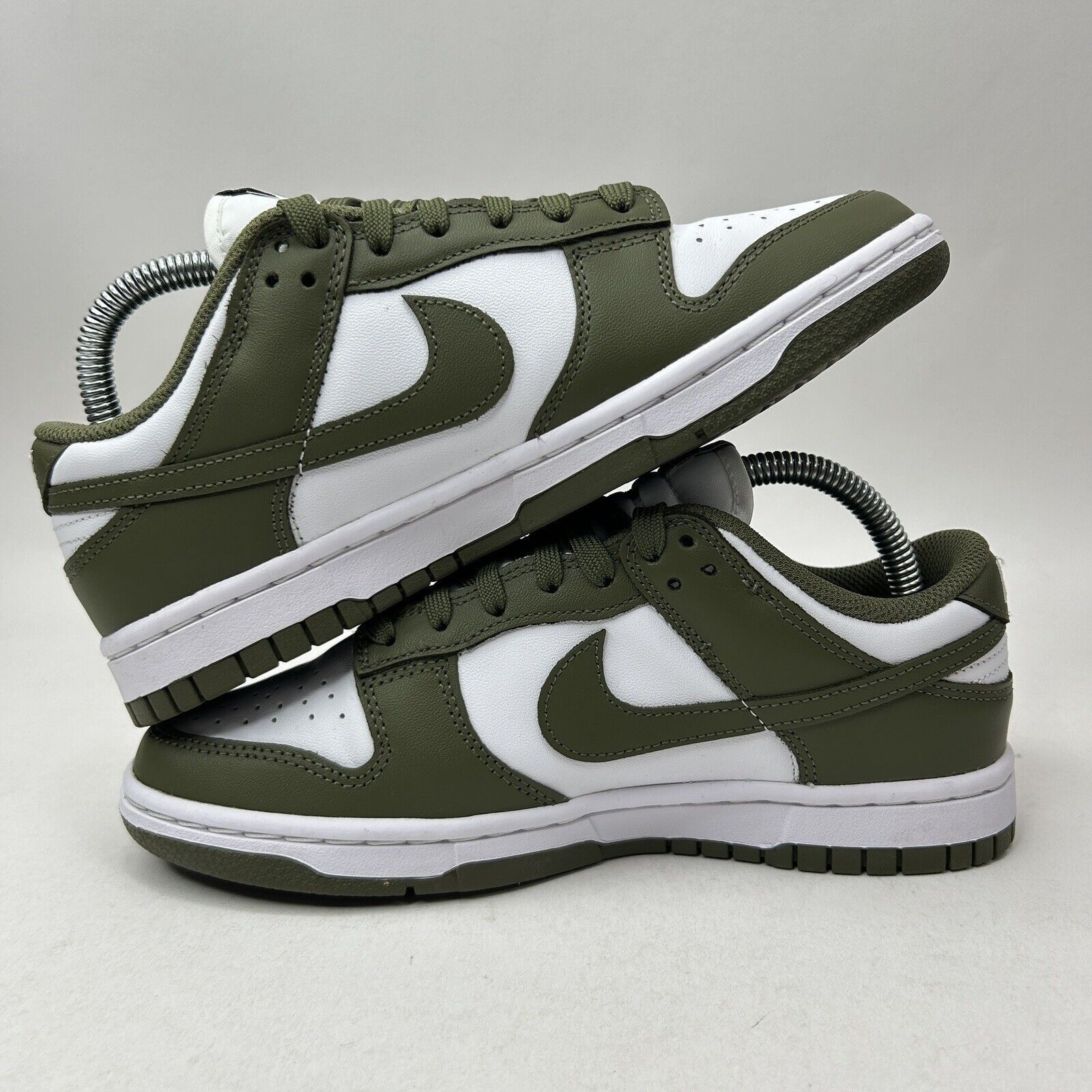 Nike Nike Dunk Low WMNS “Medium Olive” 2023 Size US 7 / IT 37 - 3 Thumbnail