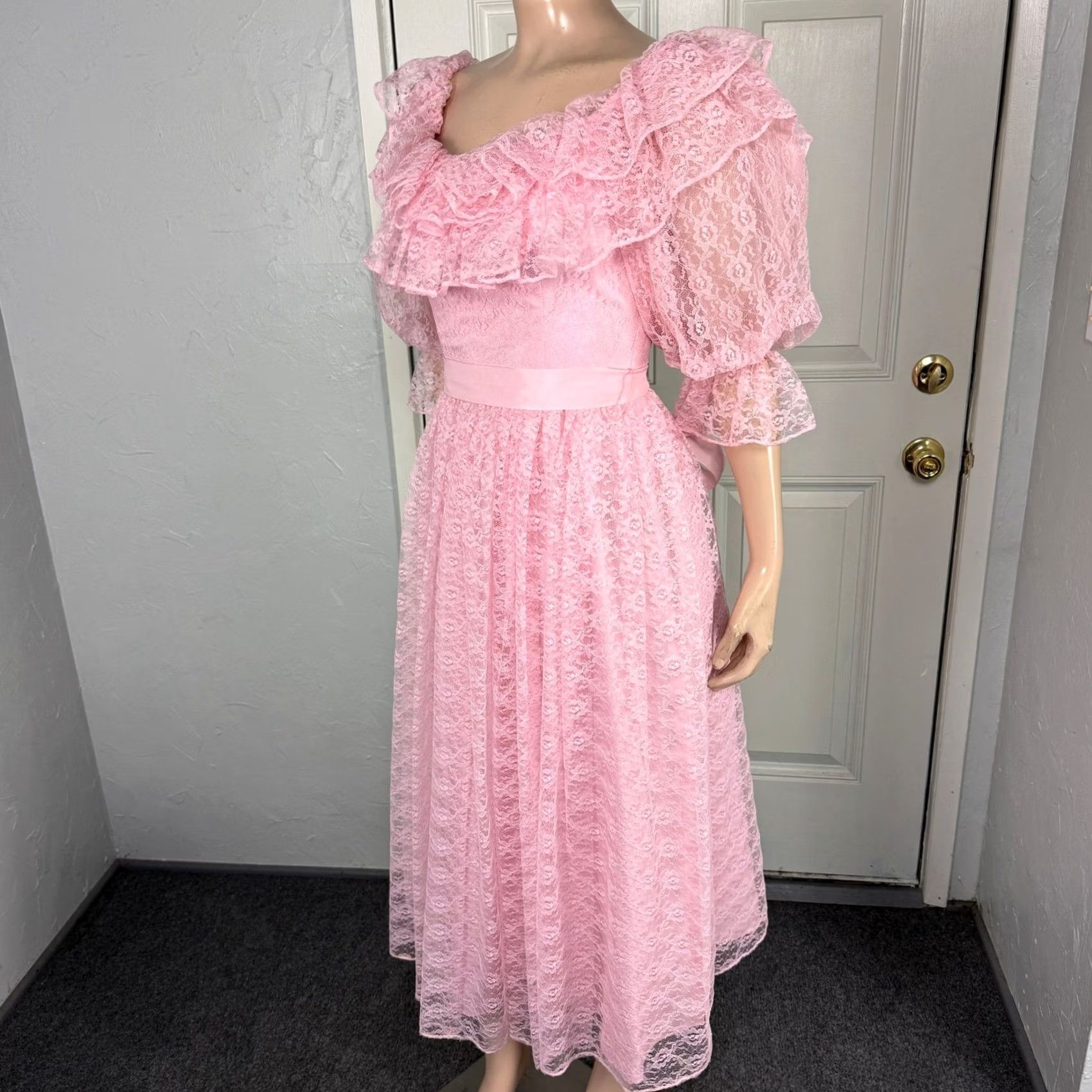 Vintage VINTAGE Roberta Dress Puff Sleeve Lace Floral Pink 2XS Ball Gown Formal Party/Cocktail Ladies Womens 80s Vintage Size XXS / US 00 / IT 34 - 3 Thumbnail