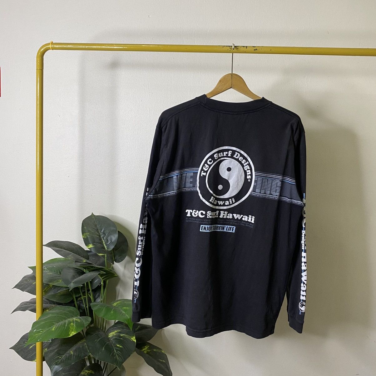 Vintage Vintage Y2K T&C Ying Yang Big Logo Surf LS Tee Size US XL / EU 56 / 4 - 1 Thumbnail
