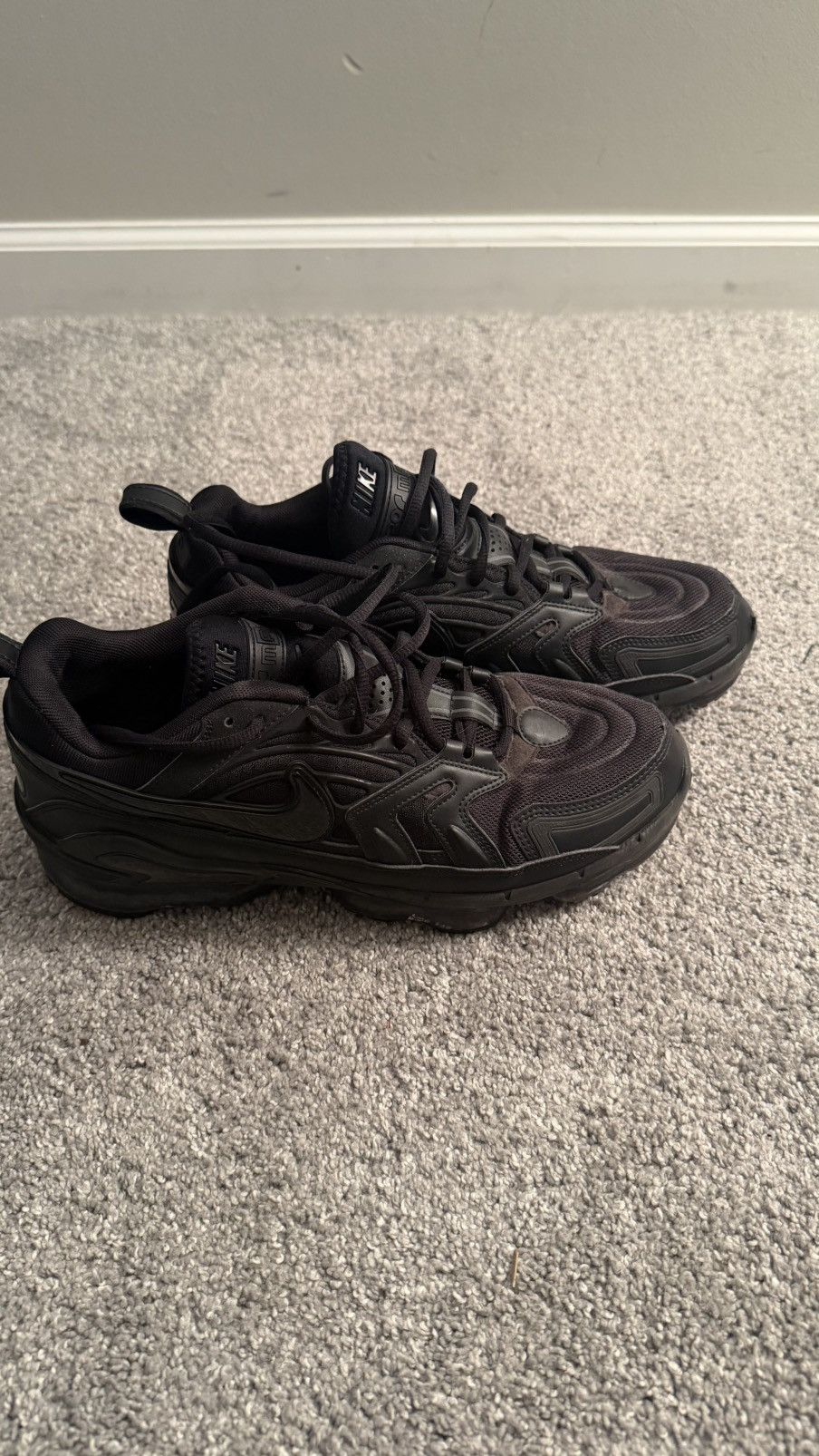 Nike Nike Air Max 720 Triple Black Size US 10.5 / EU 43-44 - 2 Thumbnail