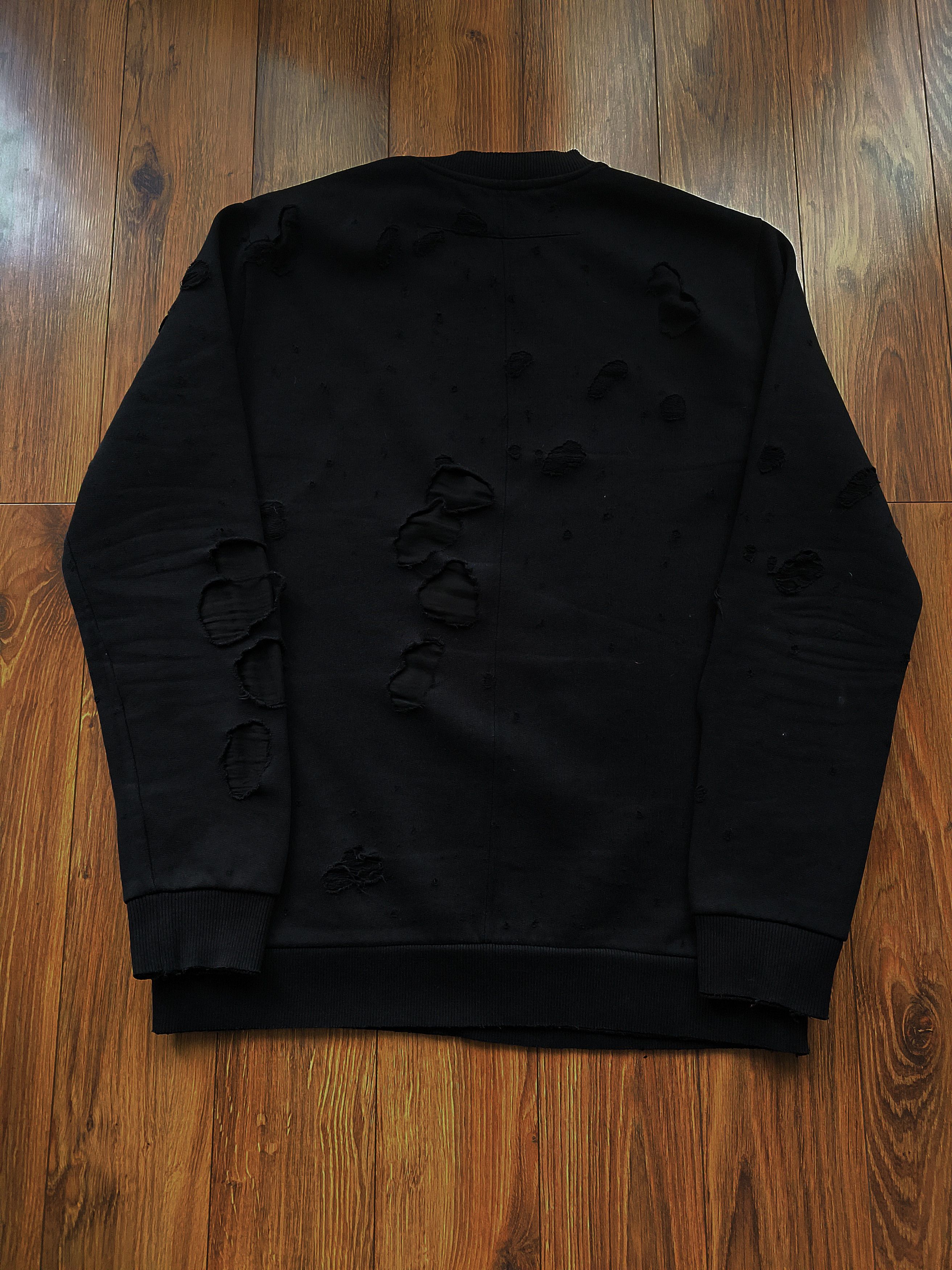 Givenchy Givenchy Distressed Crewneck, S, very good condition Size US S / EU 44-46 / 1 - 2 Thumbnail