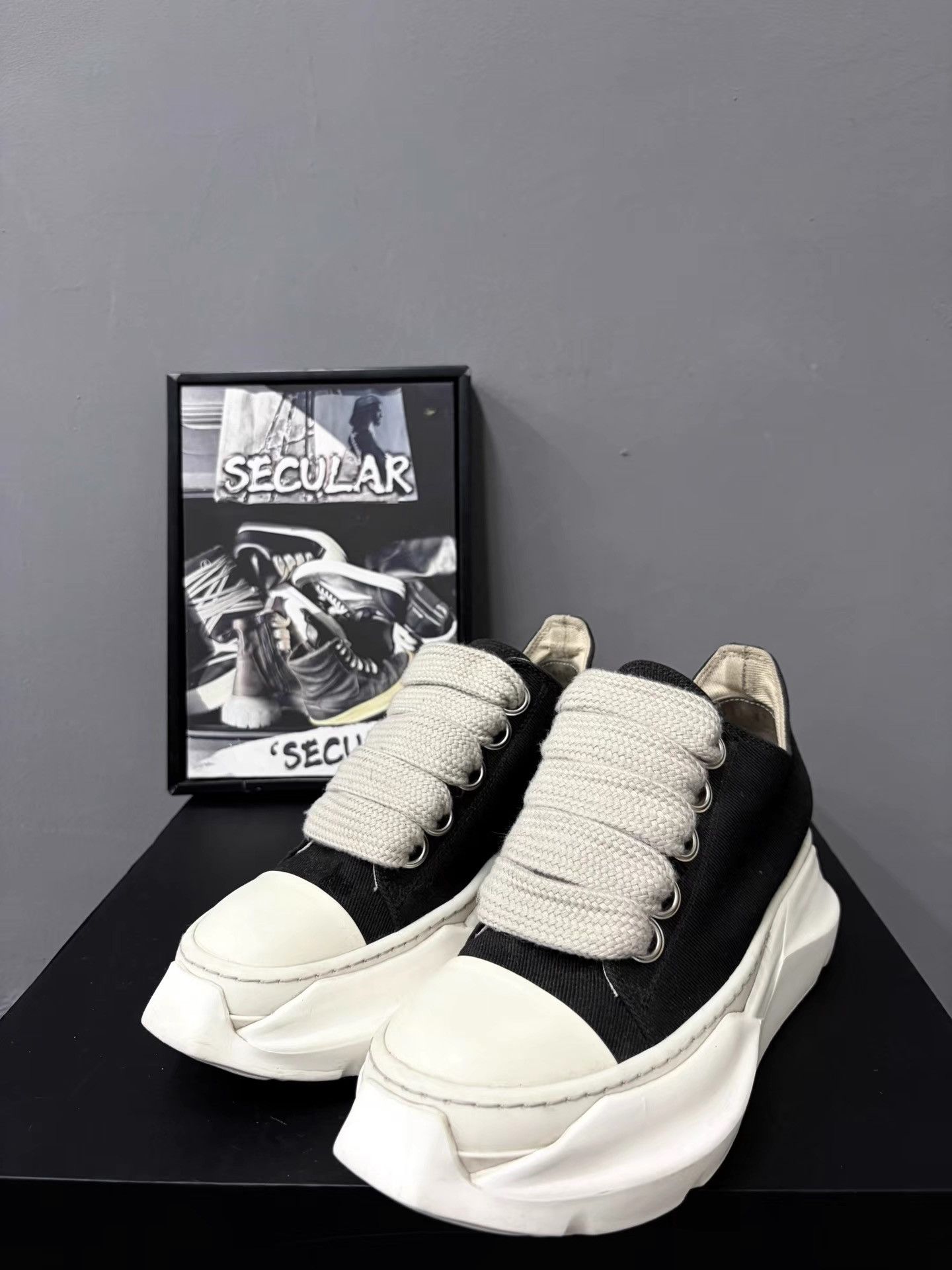 Rick Owens Rick Owens 22SS Thick Lace Black White Ramones K34 Size US 7 / IT 37 - 1 Thumbnail
