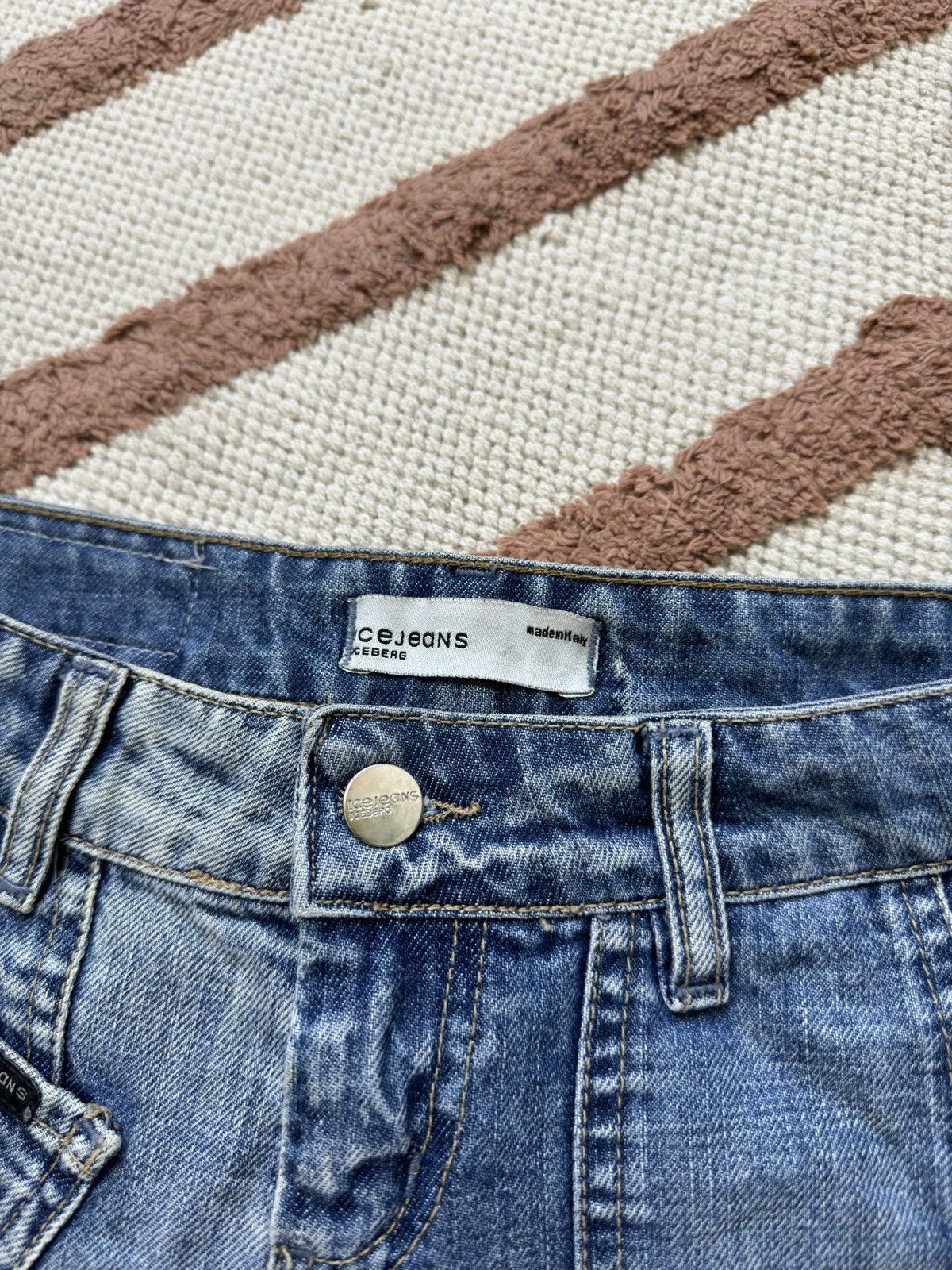 Iceberg VINTAGE ICEBERG PLEATED DEMIN MINI SKIRT Size 27" / US 4 / IT 40 - 3 Thumbnail