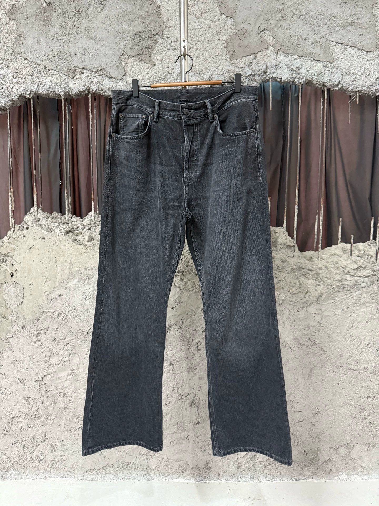 Acne Studios Acne Studios Flared Jeans 32 New Size 24" / US 00 / IT 34 - 1 Thumbnail