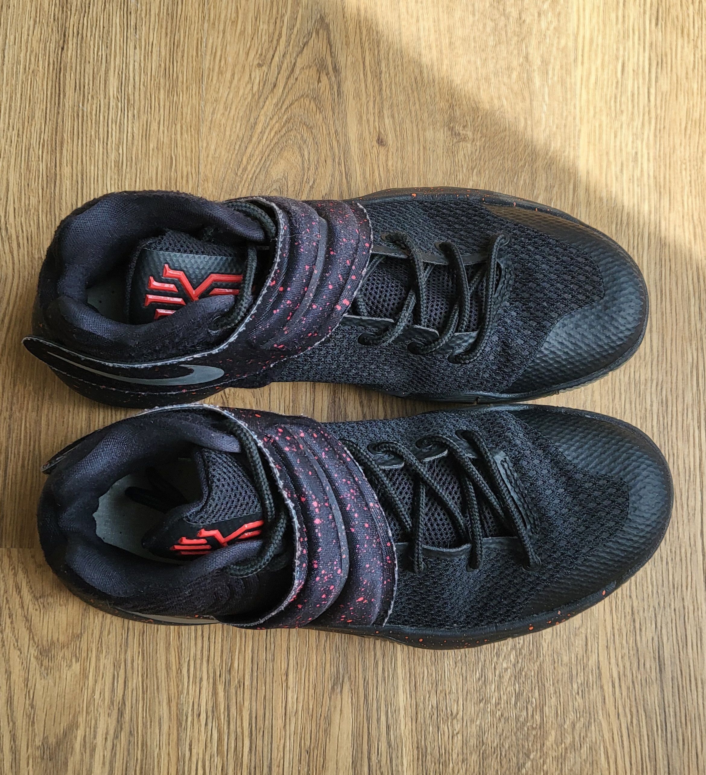 Nike Nike Kyrie 2 Wolf Pack Size US 7.5 / EU 40-41 - 2 Thumbnail