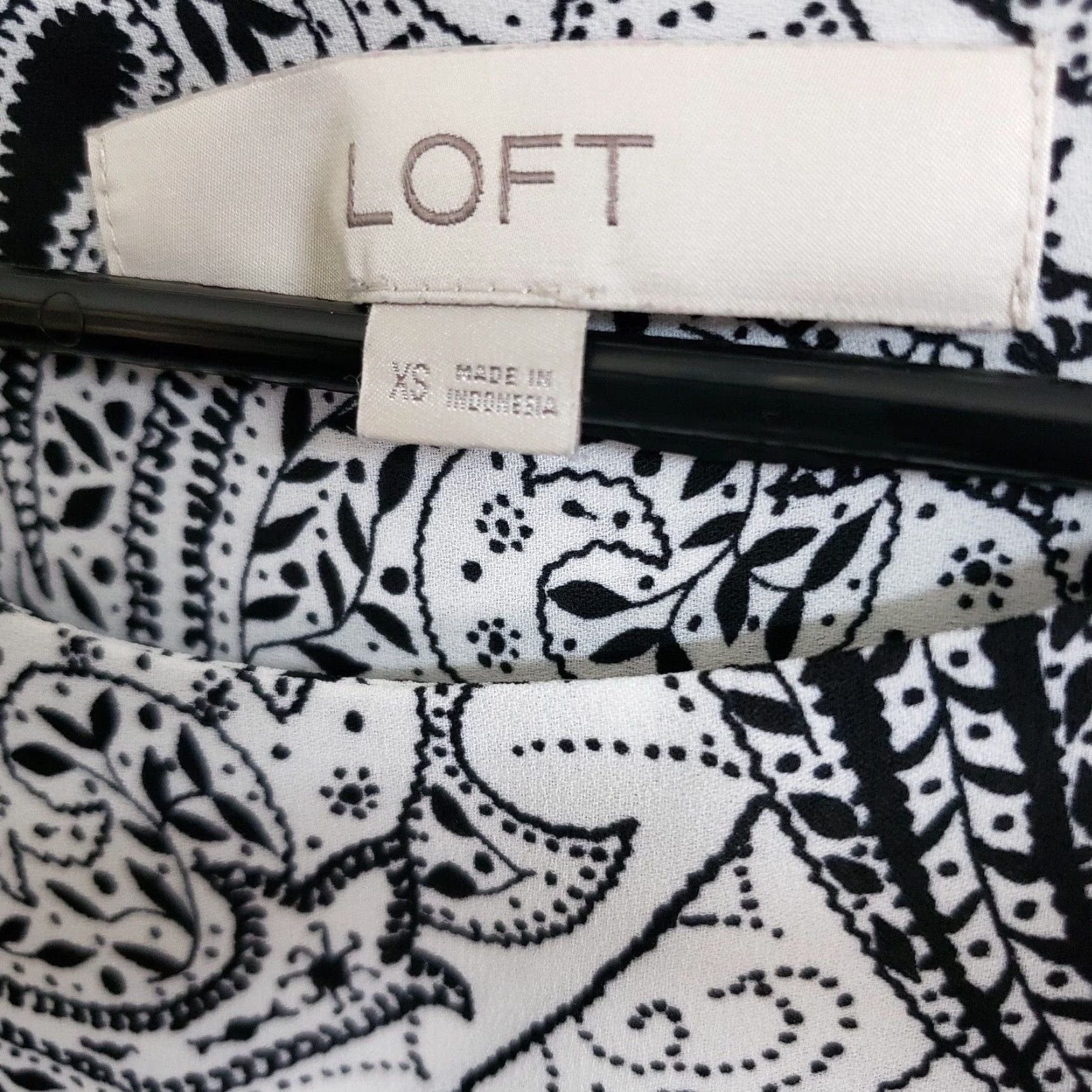 Ann Taylor Ann Taylor LOFT Blouse Womens XS Black White Paisley Short Sleeve Size XS / US 0-2 / IT 36-38 - 6 Thumbnail