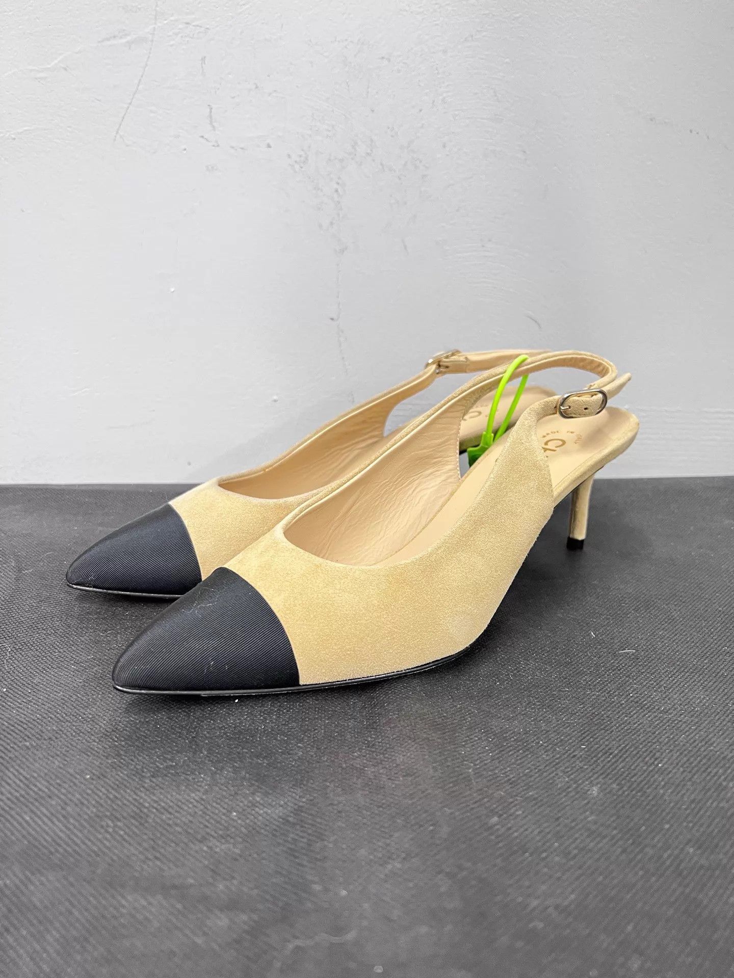 Chanel Chanel CC Logo Cream Black Suede Heels 38.5 Perfect Size US 8 / IT 38 - 1 Thumbnail