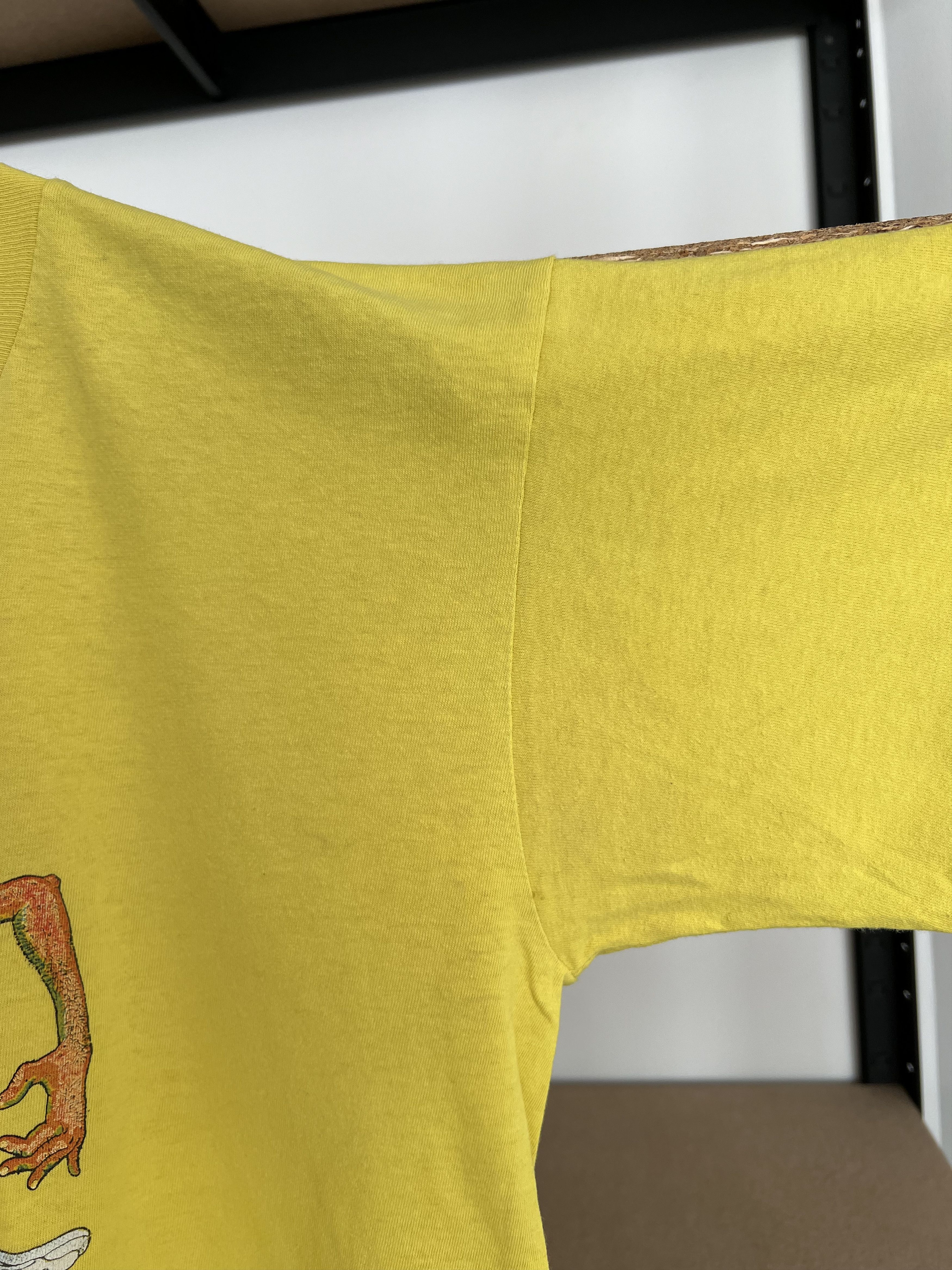 Vintage Vintage 1988 Air Waves Hang Time NBA Basketball Art T-shirt Size US L / EU 52-54 / 3 - 13 Thumbnail