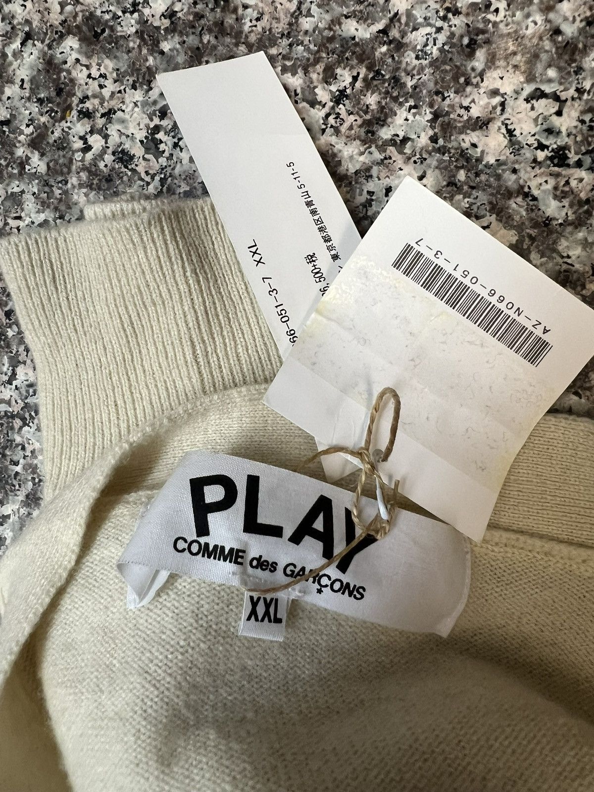 Comme des Garcons PLAY Comme des Garcons Play White Heart Cardigan Size US XXL / EU 58 / 5 - 8 Thumbnail