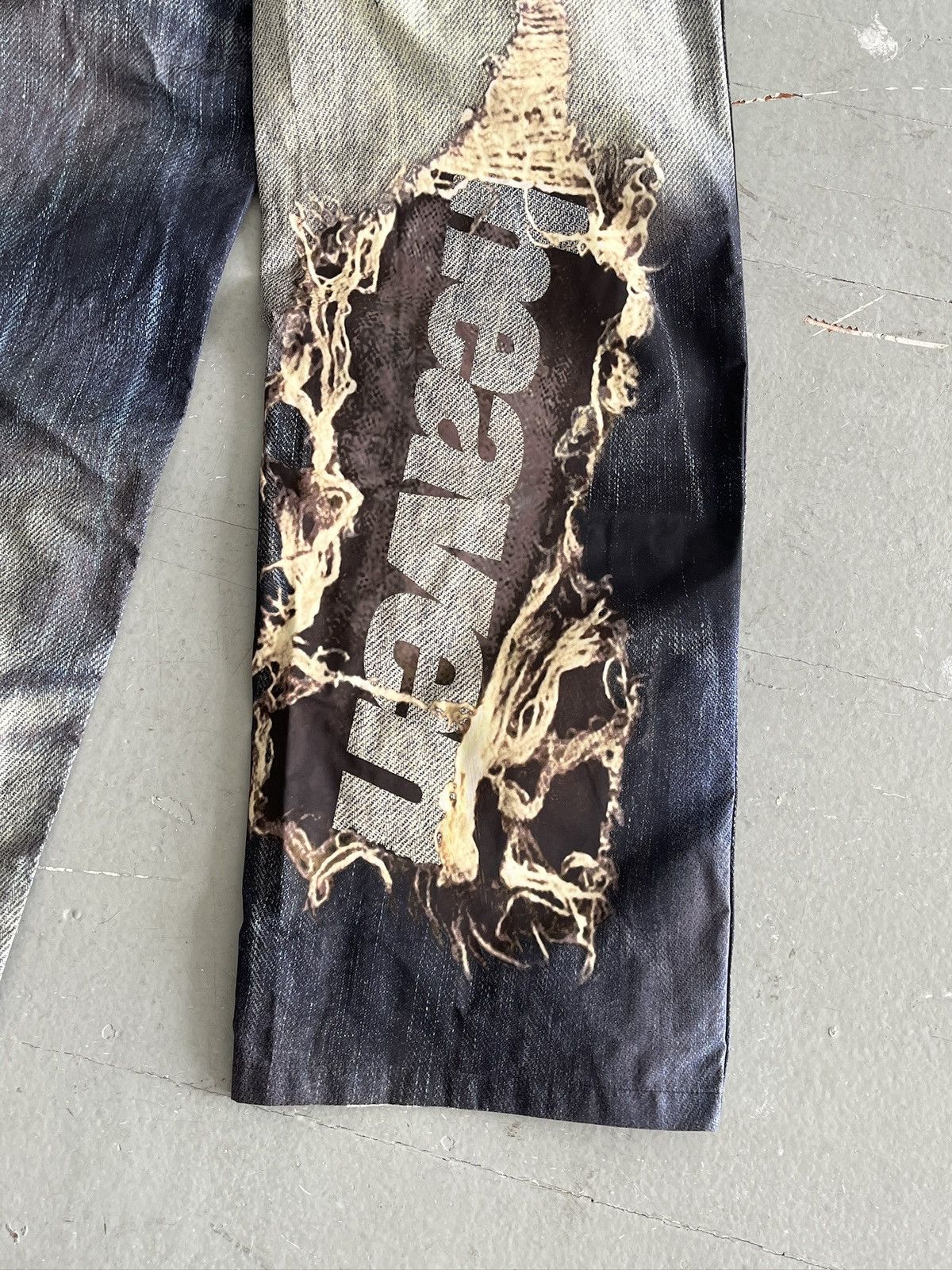 Heaven by Marc Jacobs Heaven by Marc Jacobs x Bladee Printed Denim Pants (unisex) Size US 28 / EU 44 - 12 Thumbnail