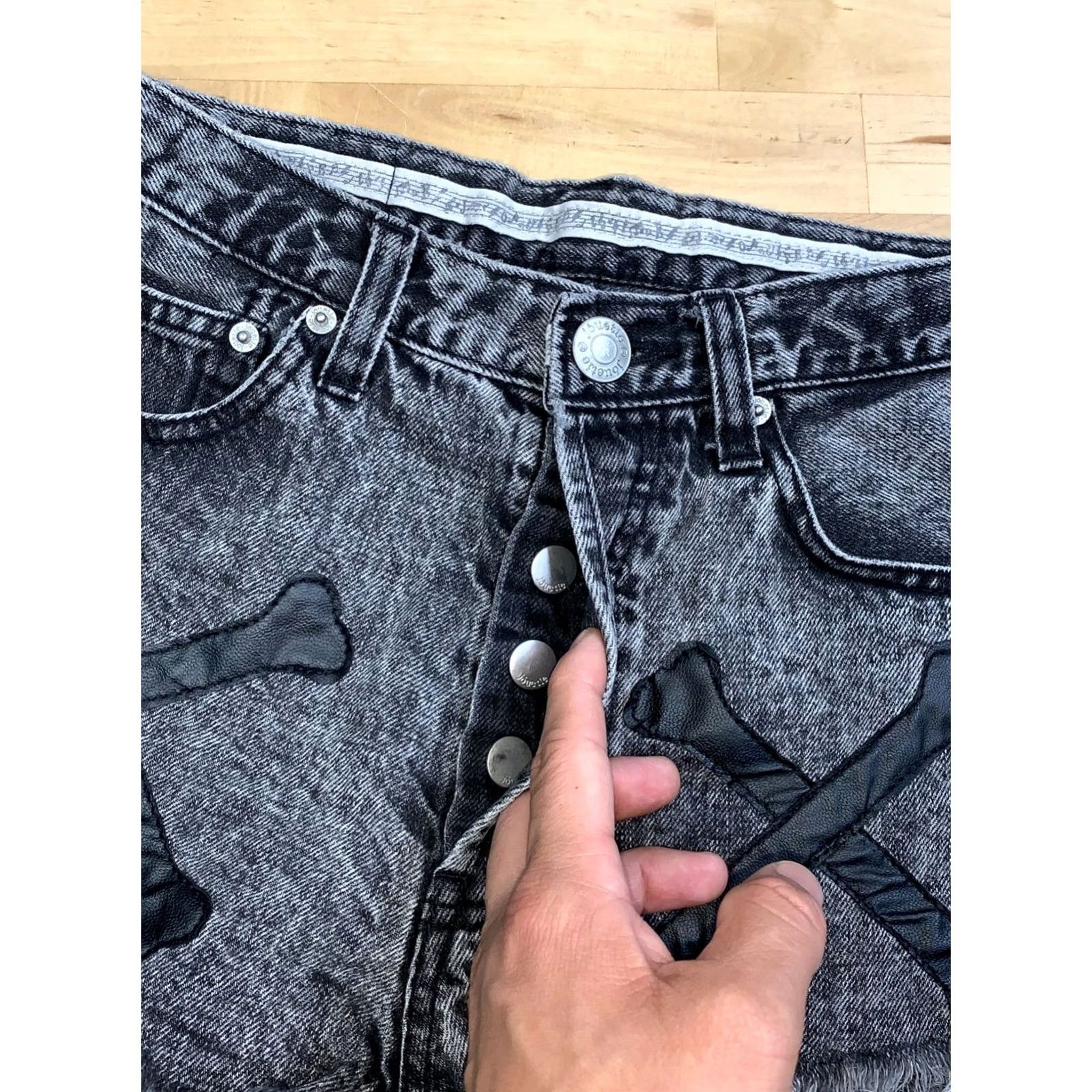 Bones Jouetie Shorts Women 24 Black 2" Inseam Denim Festival 13267 Cross Bone Y2K Biker Pockets Cotton Flat Front Vintage No Size 42" / US 20 - 2 Thumbnail