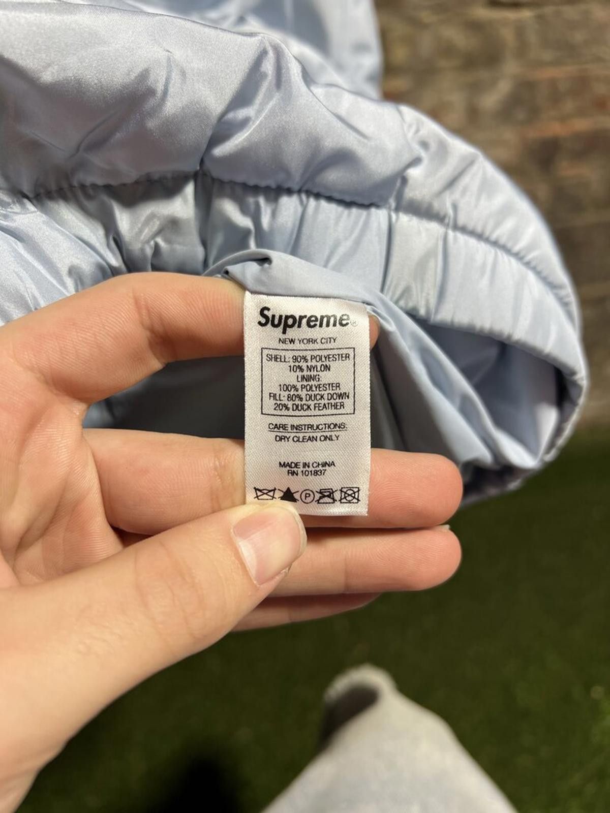 Supreme Supreme Embossed Bubble Jacket Sz. M Size ONE SIZE - 4 Thumbnail