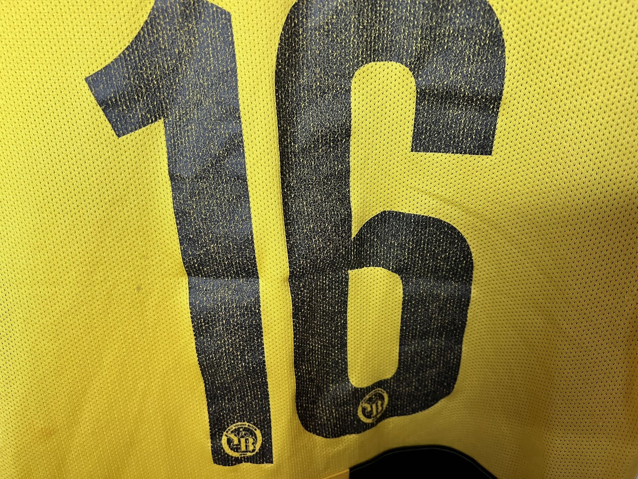 Nike FASSNACHT #16 YOUNG BOYS 2021 2022 HOME FOOTBAL SHIRT SOCCER Size US S / EU 44-46 / 1 - 4 Thumbnail