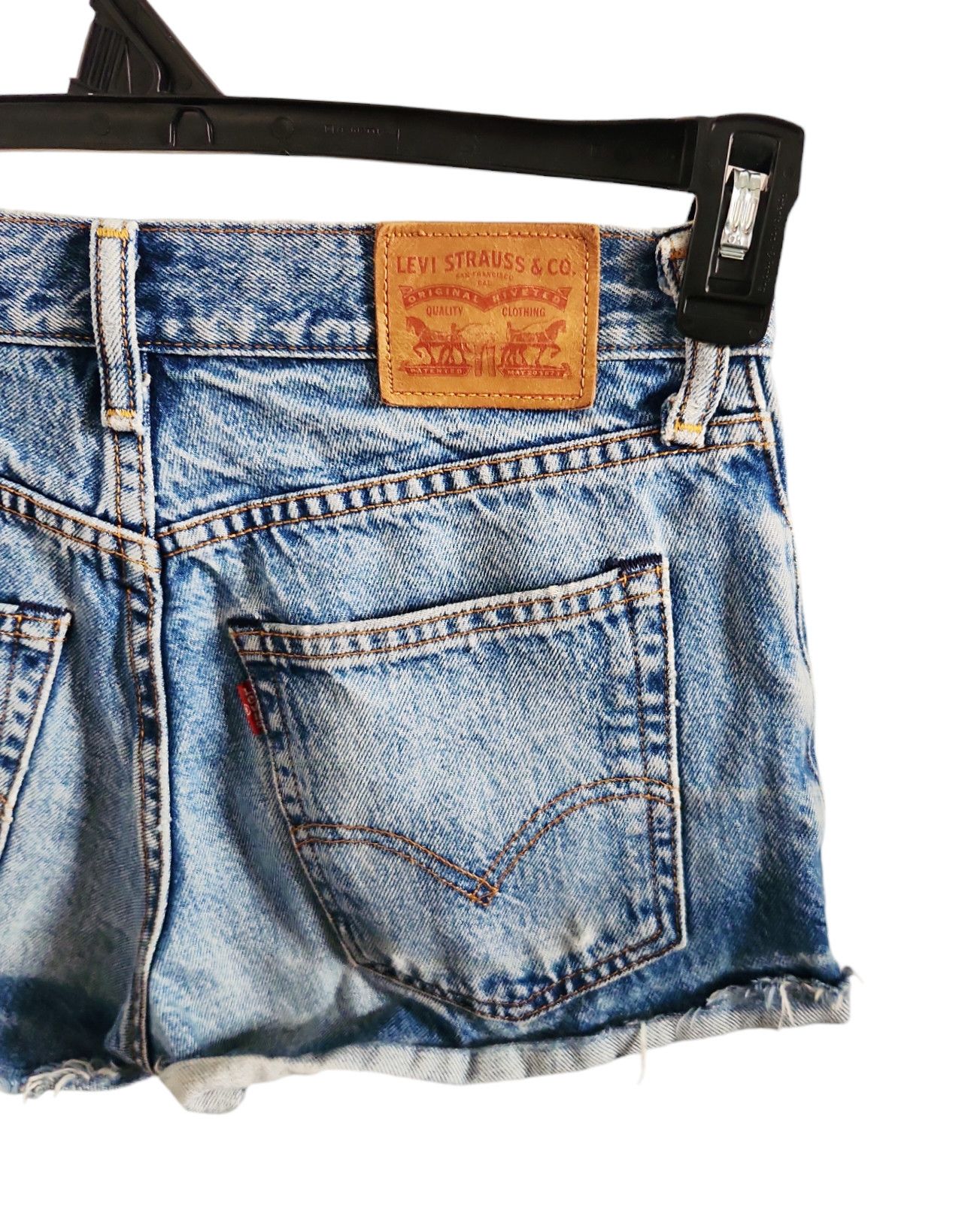 Levi's Levi's Women's Short Distressed Premium Denim Shorts Size 25 Size 25" / US 0 / IT 36 - 4 Thumbnail