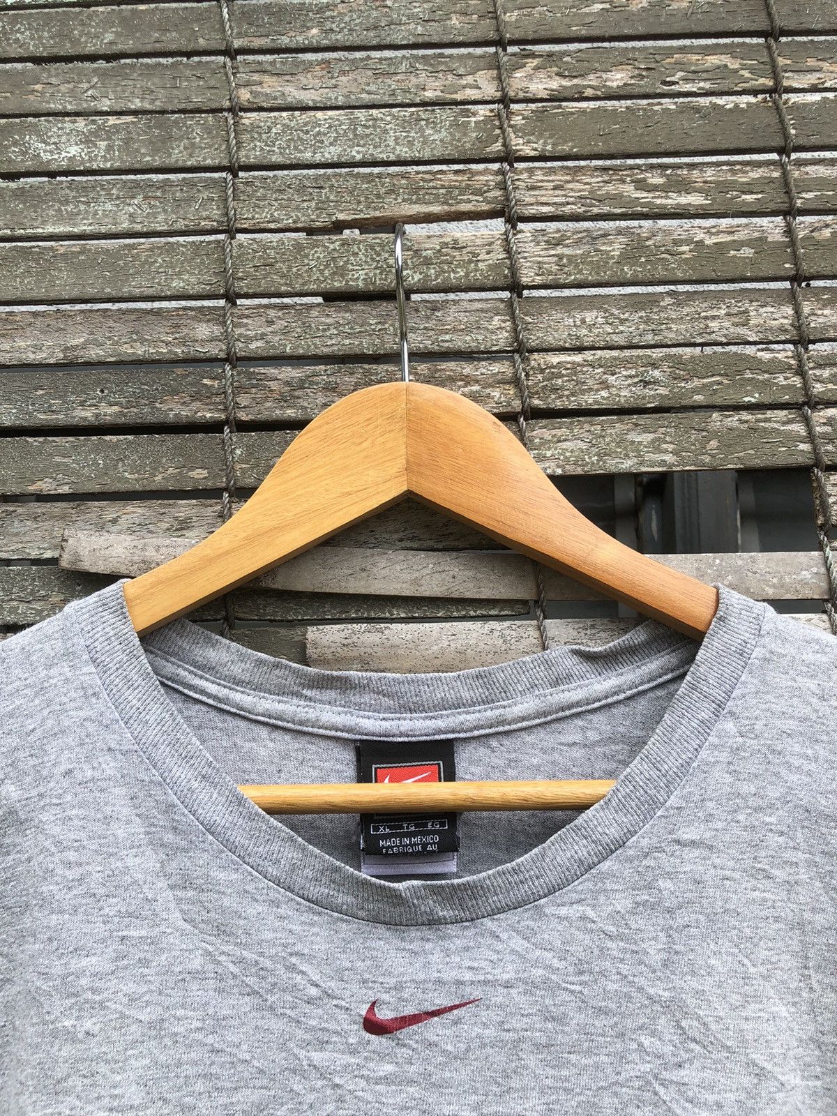 Nike Vintage 90s Nike Centre Logo Tshirt Size US XL / EU 56 / 4 - 6 Thumbnail
